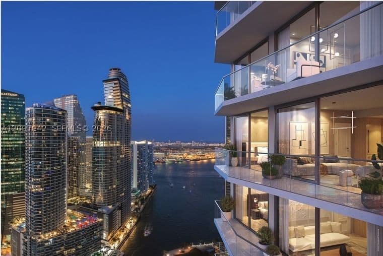 1+1 Condo — 77 SE 5th Street #4014, Miami, FL 33131