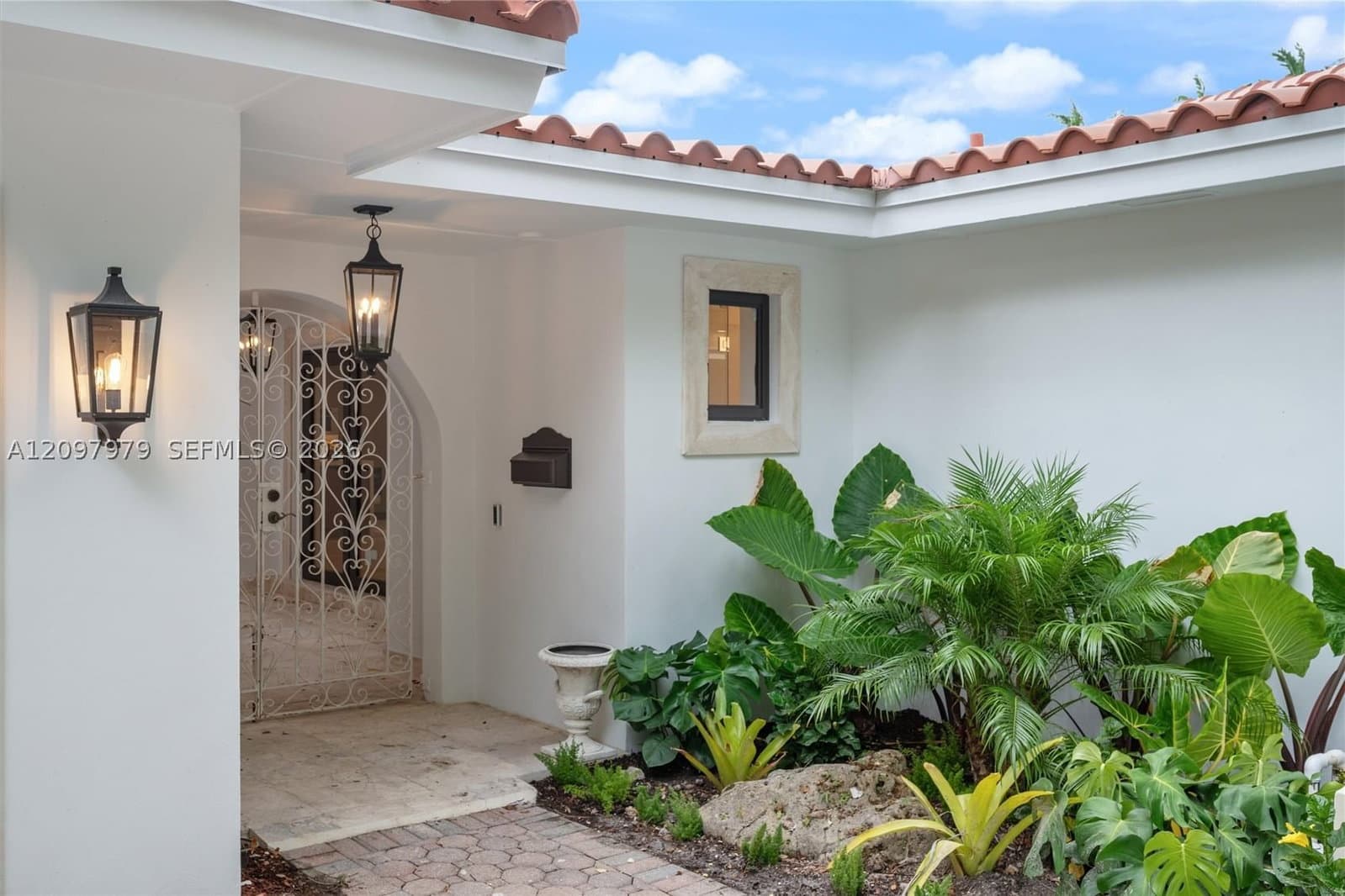 4+1 Müstakil ev — 1320 Alhambra Cir, Coral Gables, FL 33134