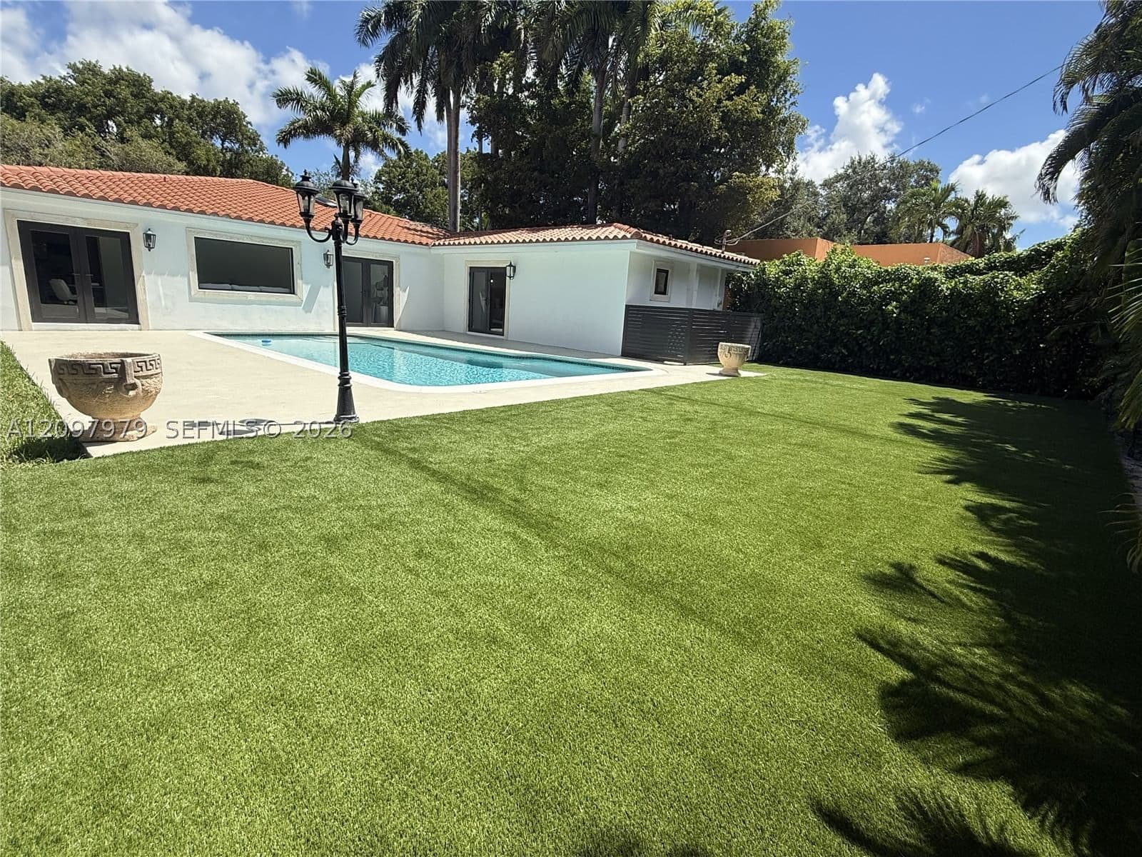 4+1 Müstakil ev — 1320 Alhambra Cir, Coral Gables, FL 33134