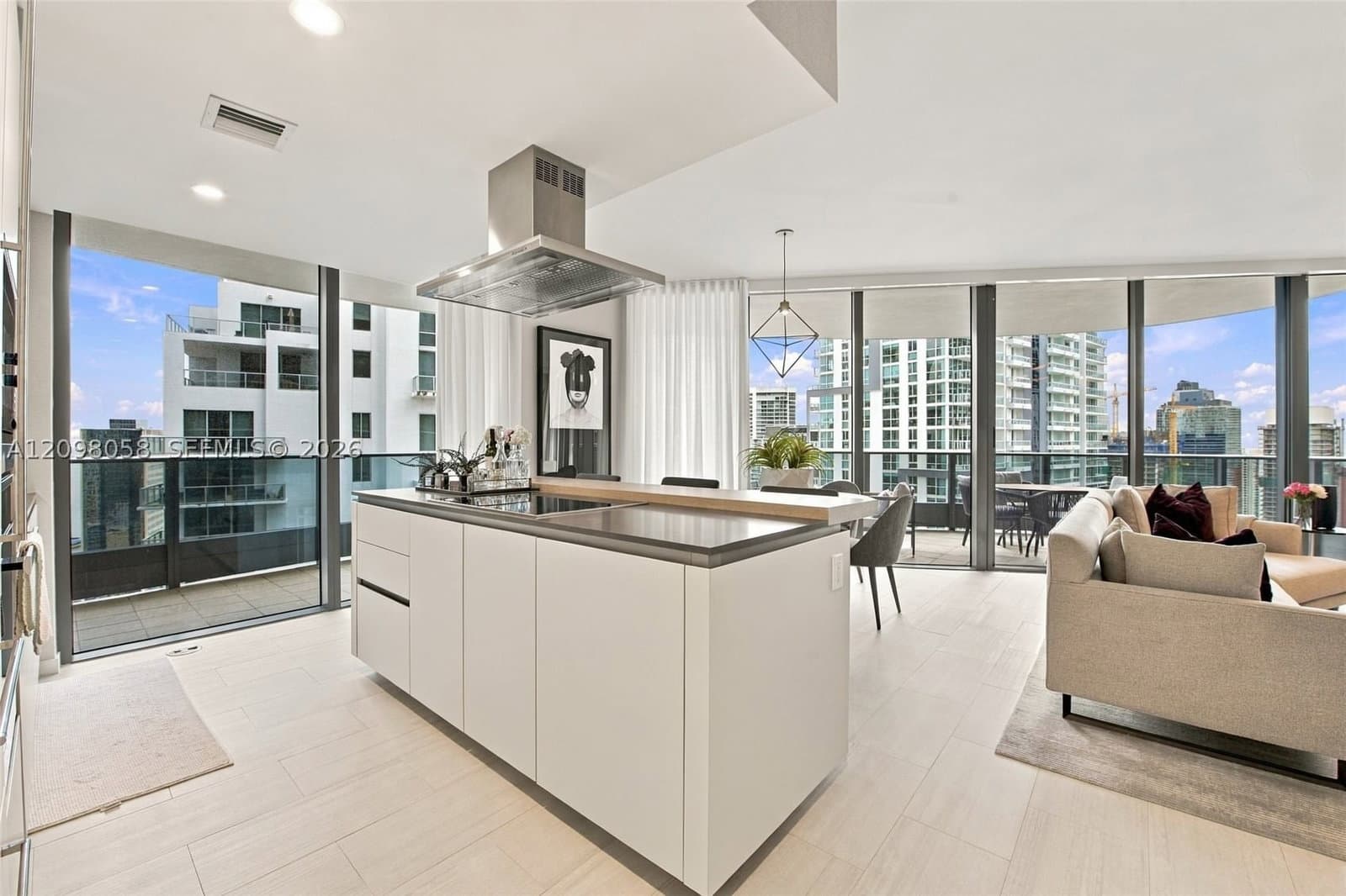 2+1 Condo — 1000 Brickell Plz #3401, Miami, FL 33131