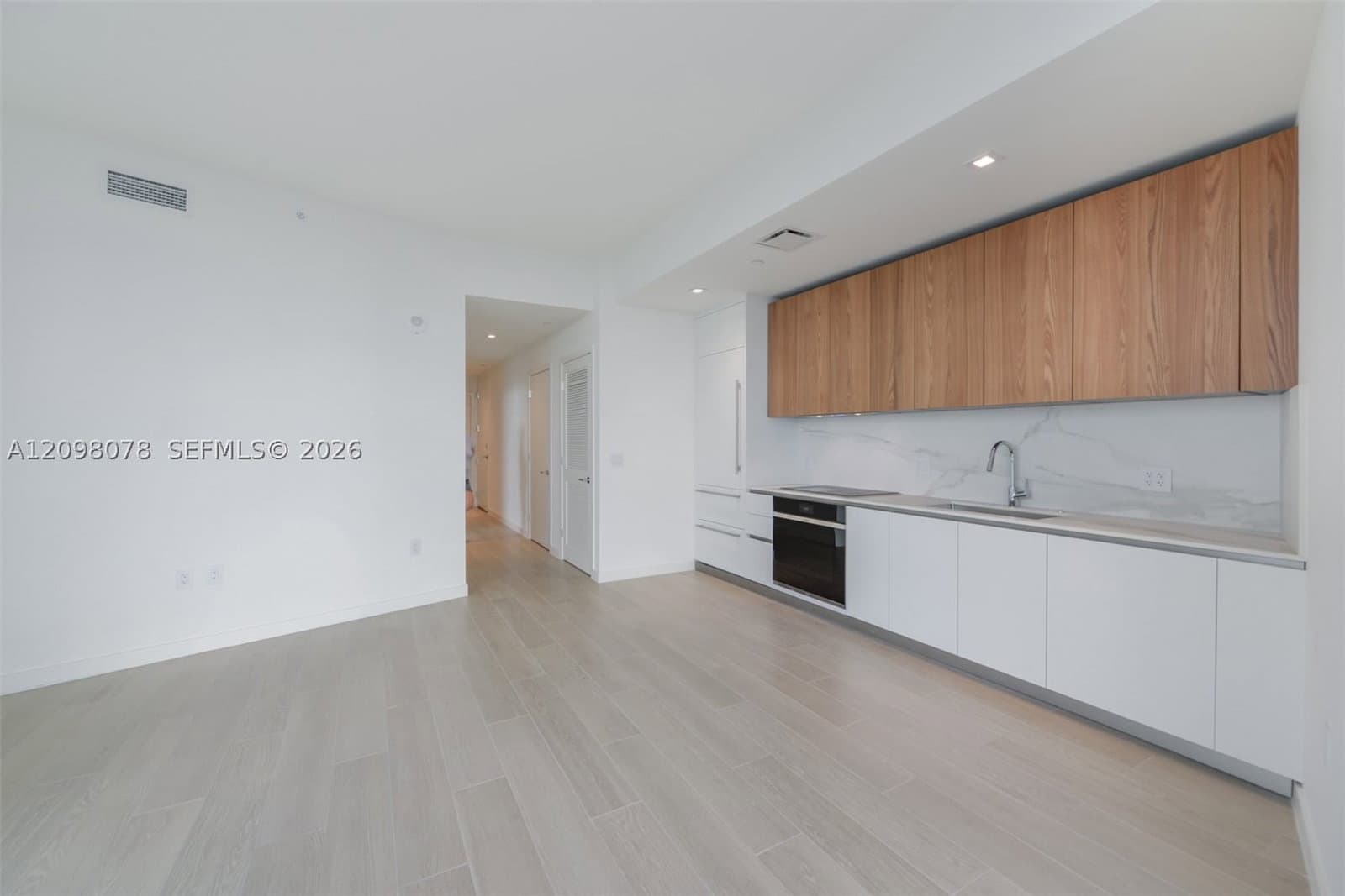 1+1 Condo — 1400 Biscayne Blvd #2207, Miami, FL 33132