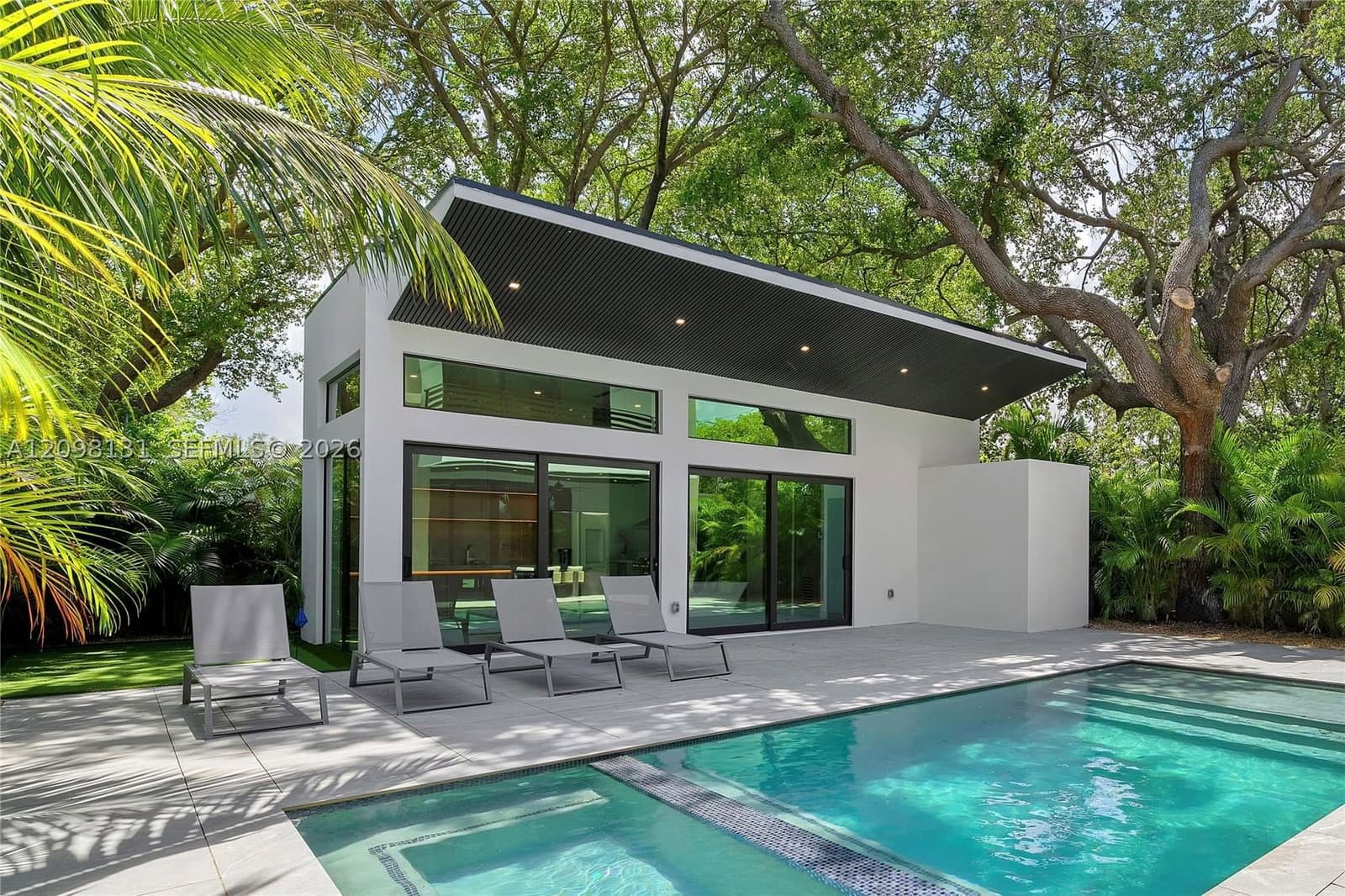 6+1 Müstakil ev — 280 47th St, Miami, FL 33127