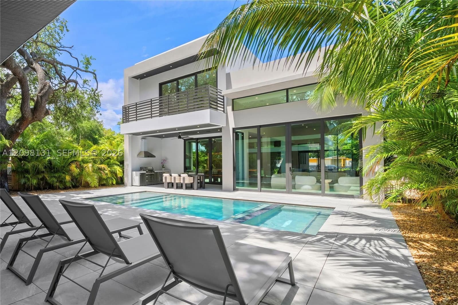 6+1 Müstakil ev — 280 47th St, Miami, FL 33127