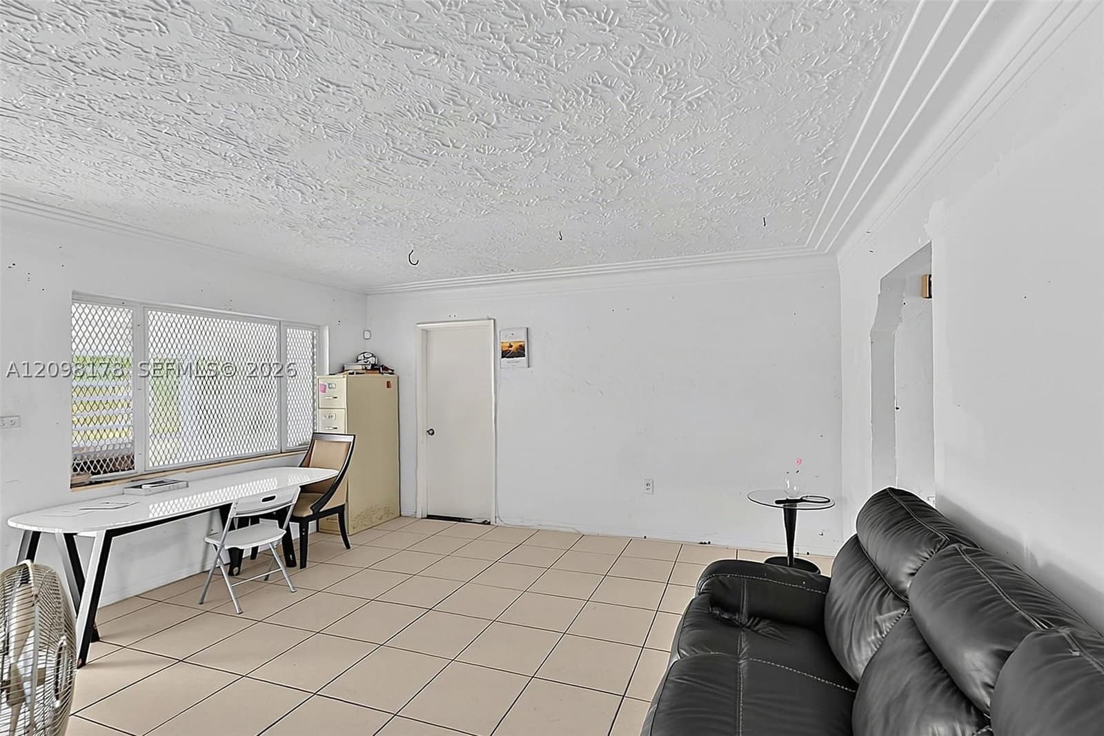 3+1 Müstakil ev — 2525 50th St, Miami, FL 33142