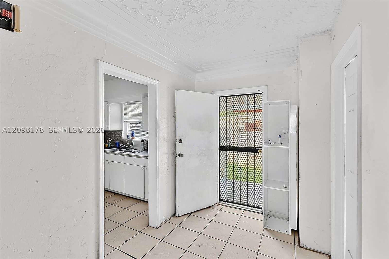 3+1 Müstakil ev — 2525 50th St, Miami, FL 33142