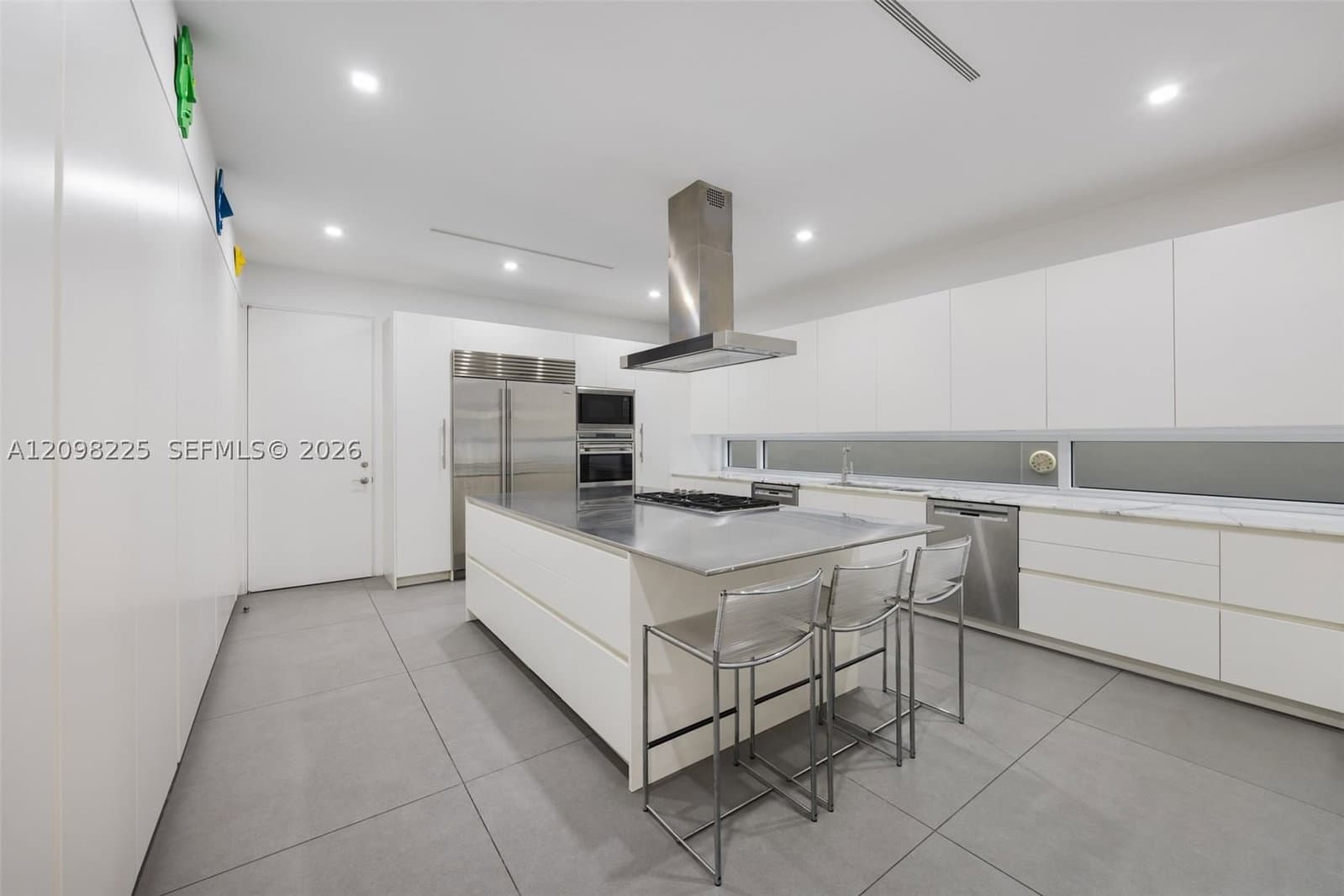 4+1 Müstakil ev — 1828 Espanola Dr, Miami, FL 33133