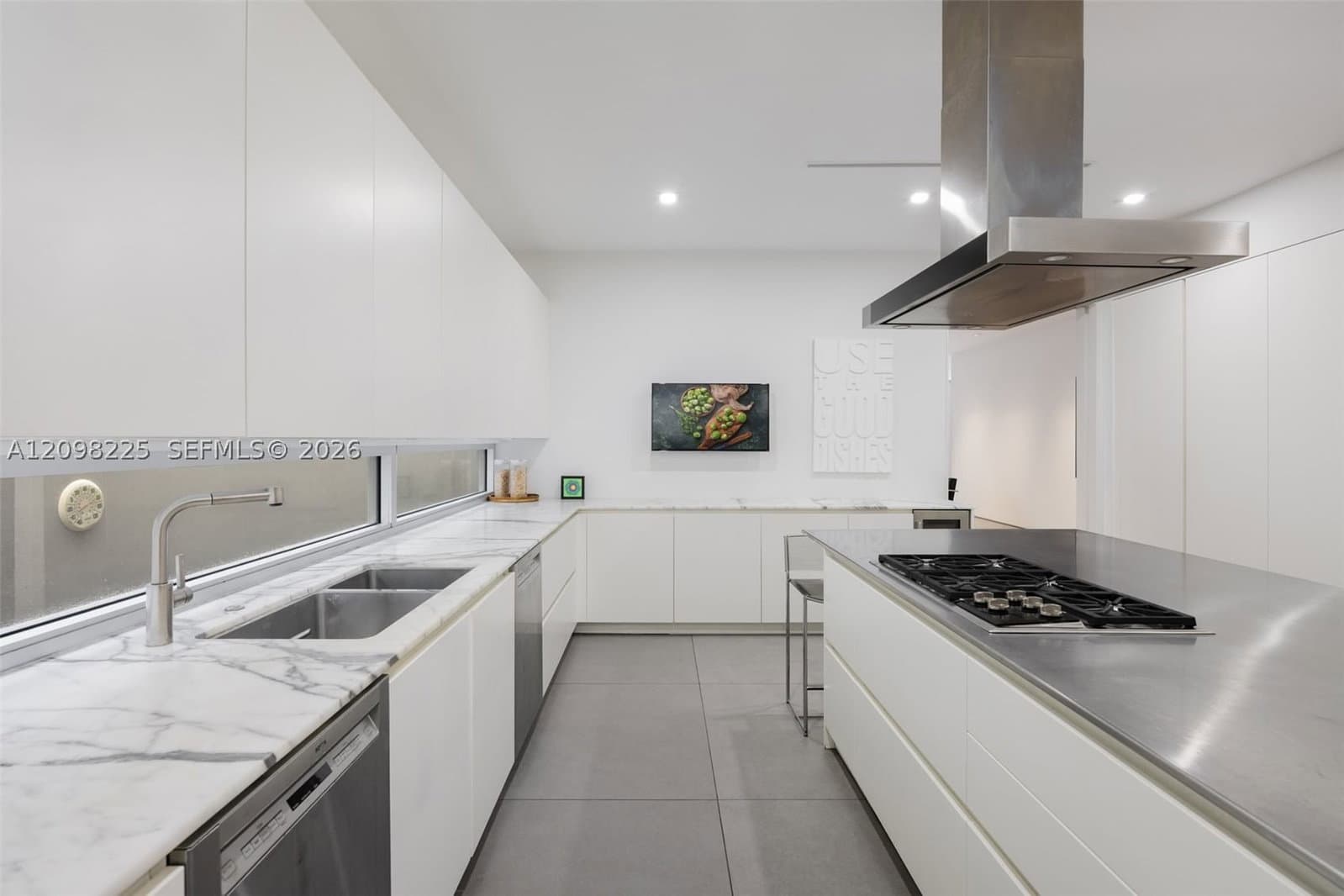 4+1 Müstakil ev — 1828 Espanola Dr, Miami, FL 33133