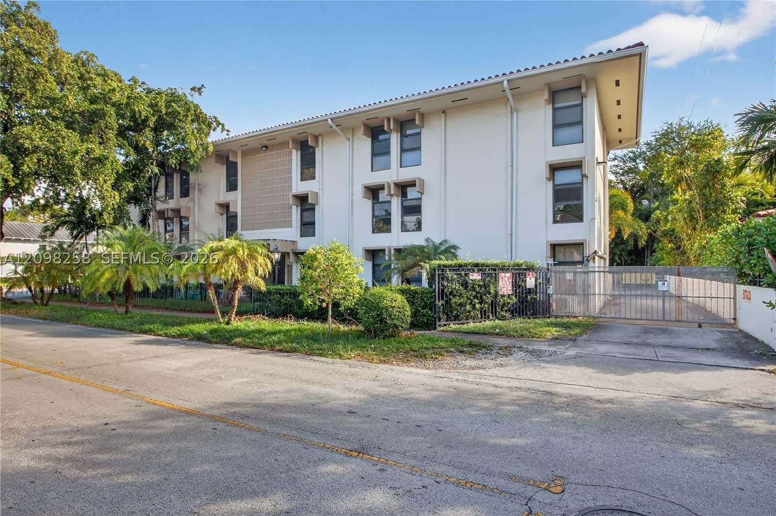 2+1 Daire — 1600 Le Jeune Rd #7, Coral Gables, FL 33134