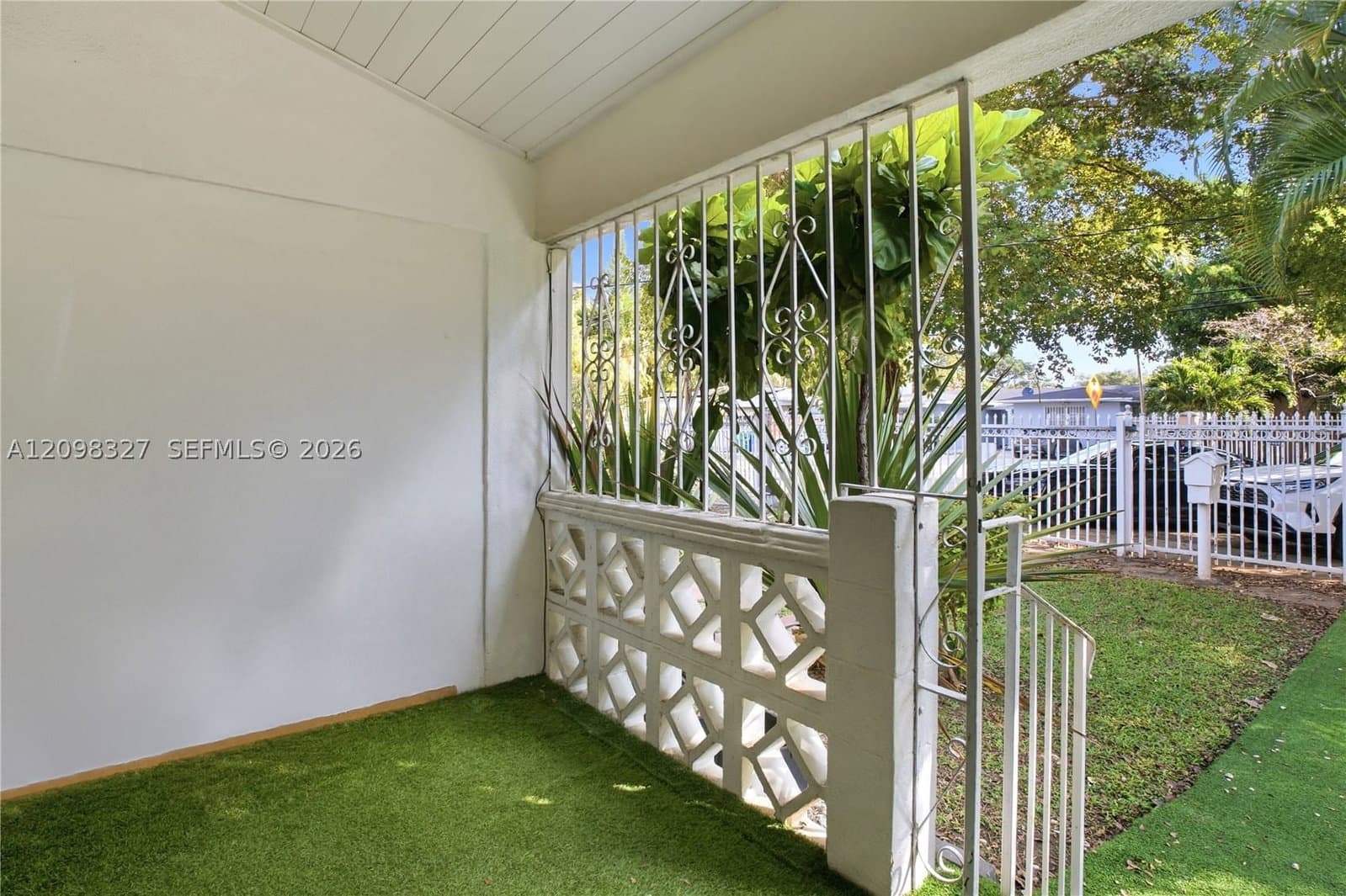 3+1 Müstakil ev — 3318 19th Ave, Miami, FL 33142