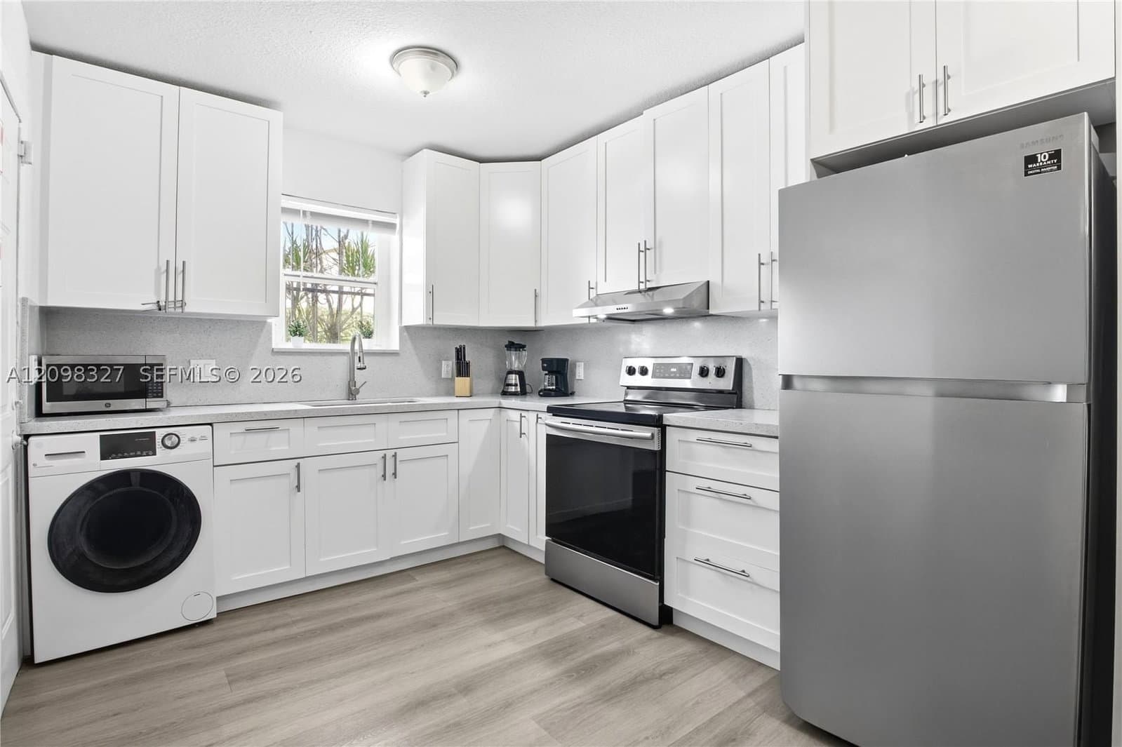 3+1 Müstakil ev — 3318 19th Ave, Miami, FL 33142