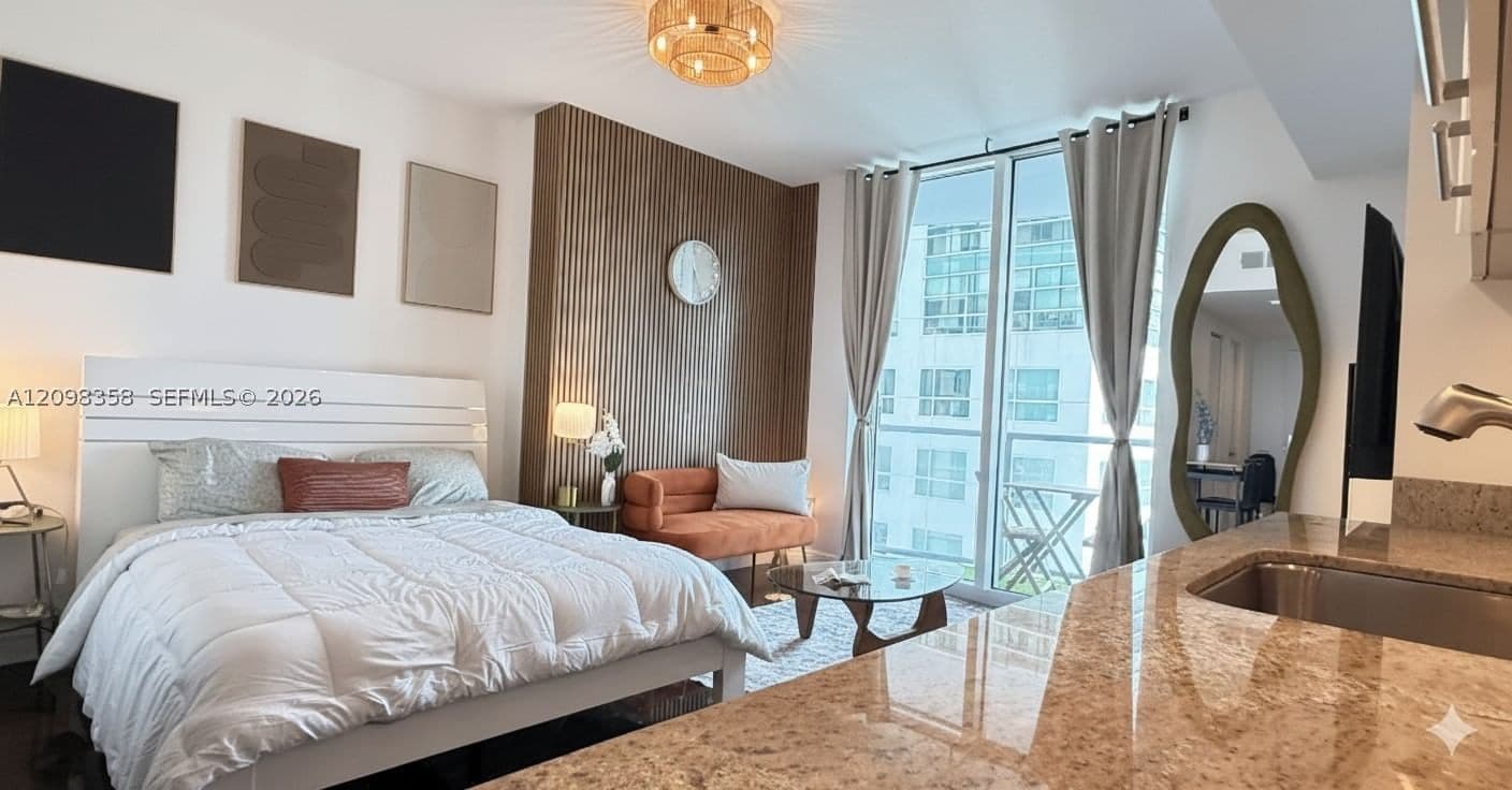 Condo — 185 7th St #2206, Miami, FL 33130
