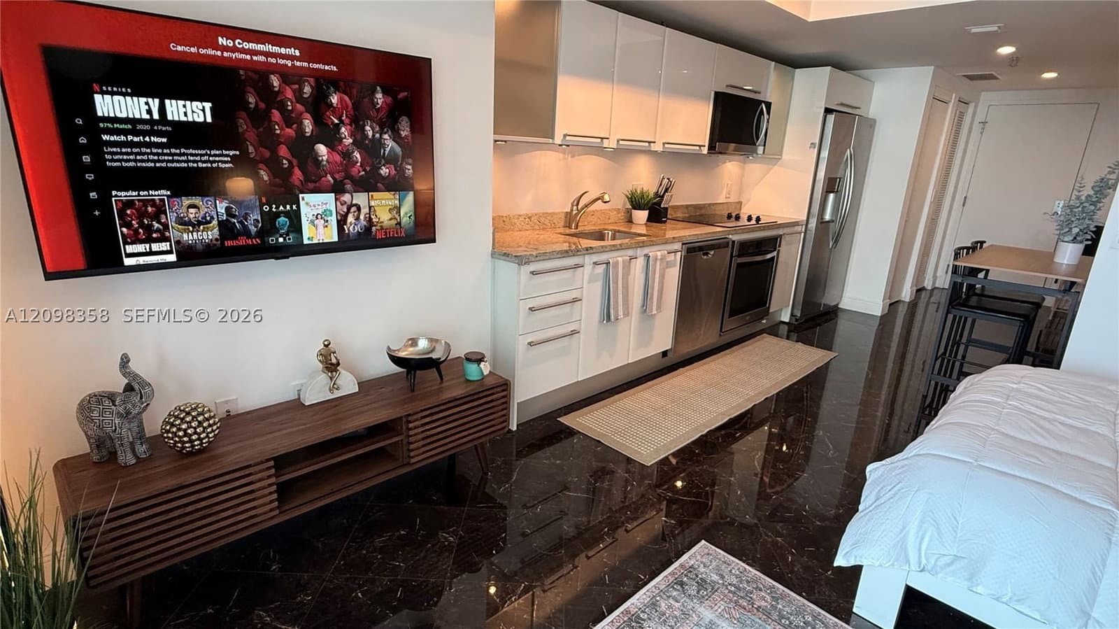 Condo — 185 7th St #2206, Miami, FL 33130