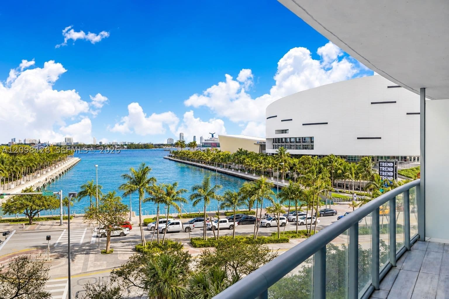 1+1 Condo — 888 Biscayne Blvd #411, Miami, FL 33132