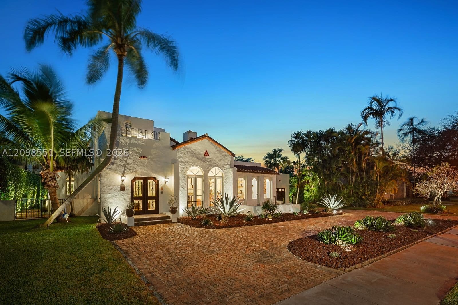 4+1 Müstakil ev — 1234 Greenway Dr, Coral Gables, FL 33134