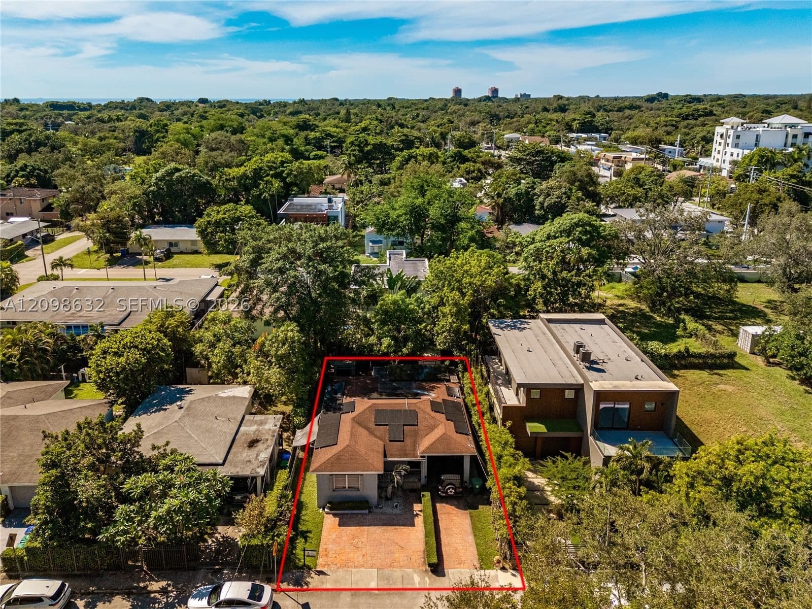 3+1 Müstakil ev — 3530 Oak Ave, Miami, FL 33133
