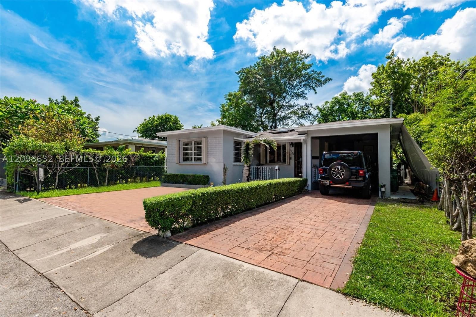 3+1 Müstakil ev — 3530 Oak Ave, Miami, FL 33133