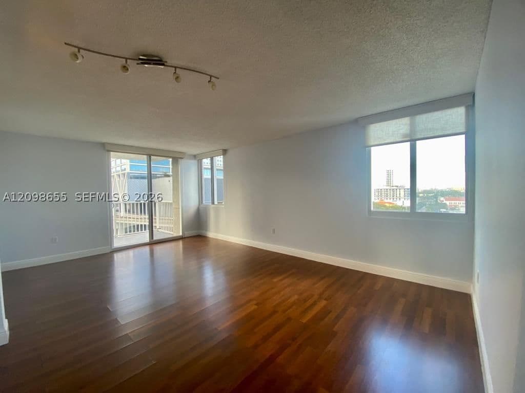 2+1 Condo — 850 Miami Ave #W-1004, Miami, FL 33136