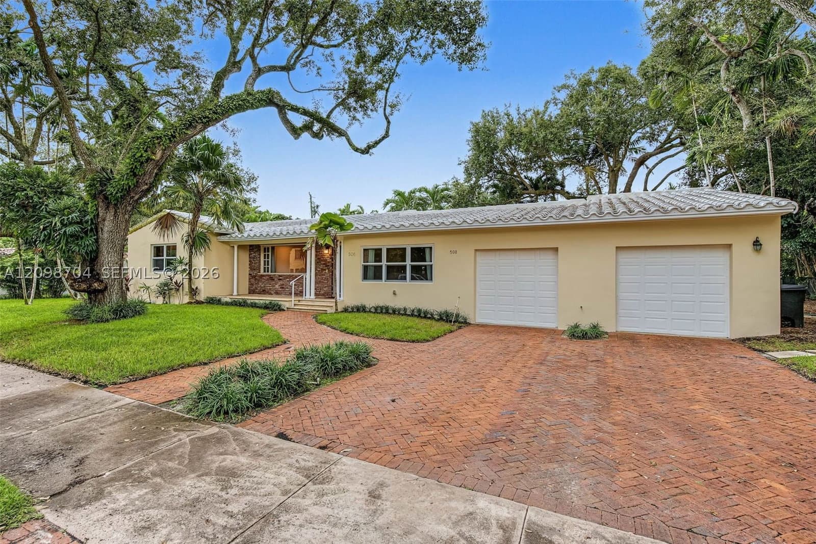 4+1 Müstakil ev — 508 Castania Ave, Coral Gables, FL 33146
