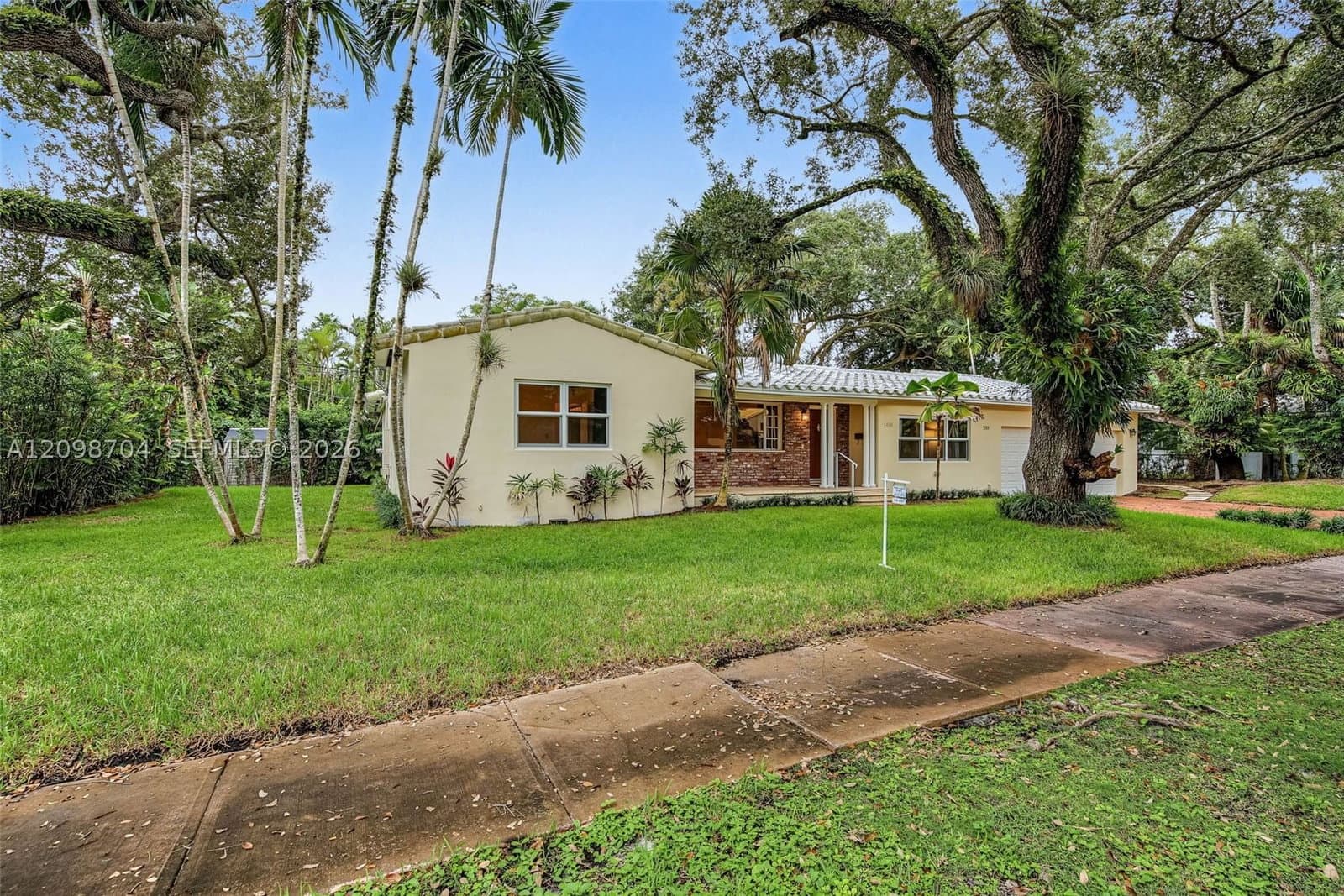 4+1 Müstakil ev — 508 Castania Ave, Coral Gables, FL 33146