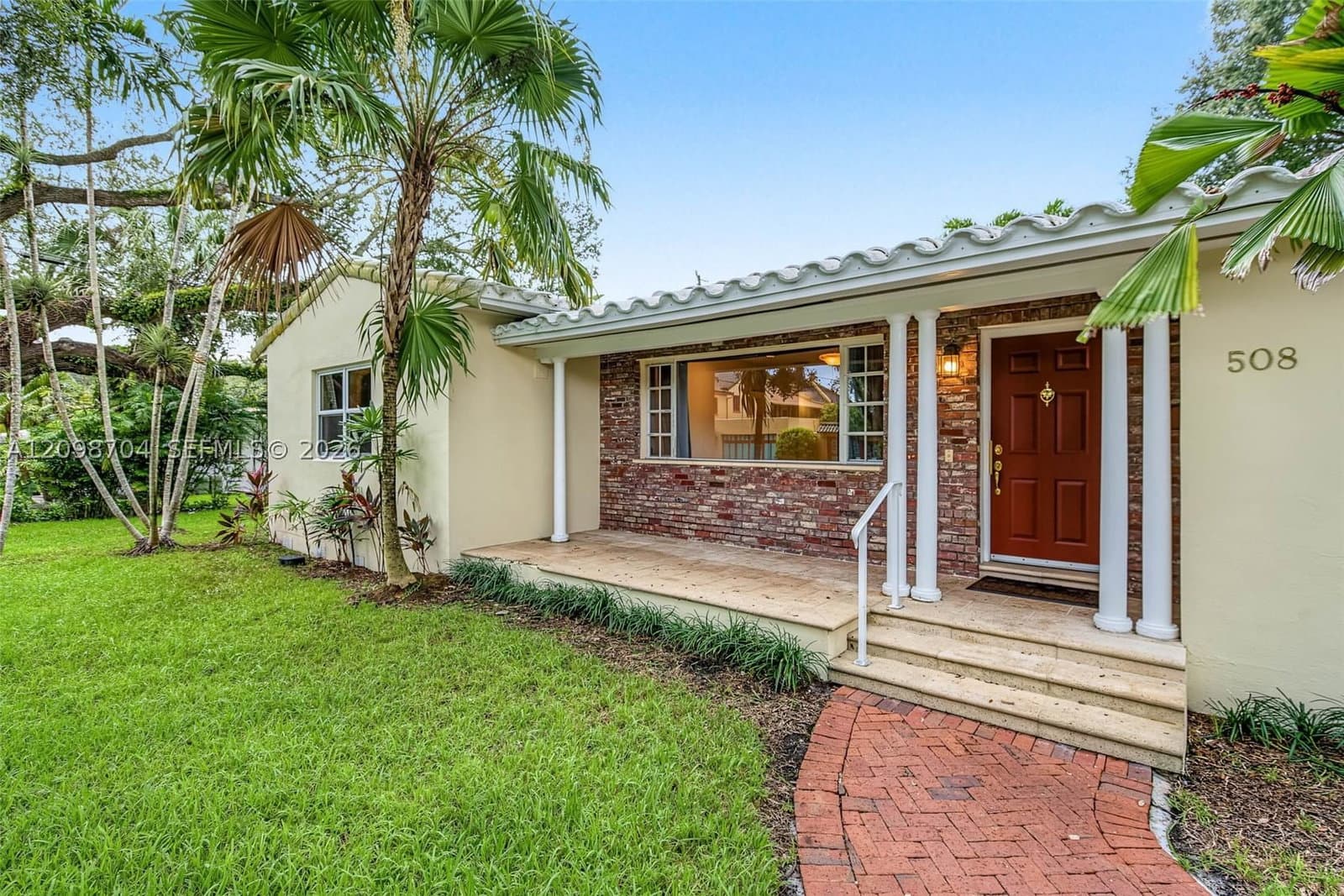 4+1 Müstakil ev — 508 Castania Ave, Coral Gables, FL 33146