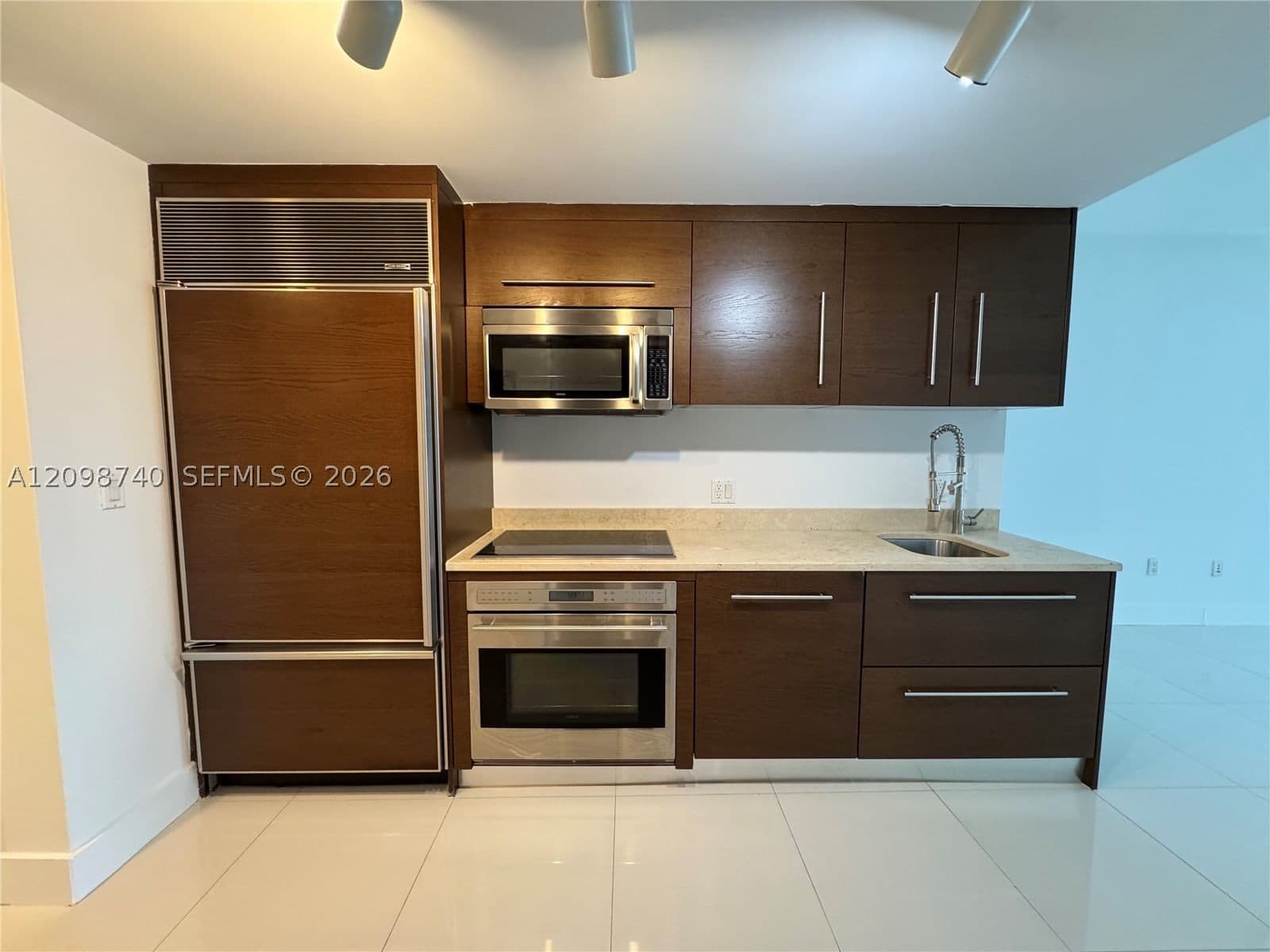 Condo — 475 BRICKELL AV #3808, Miami, FL 33131