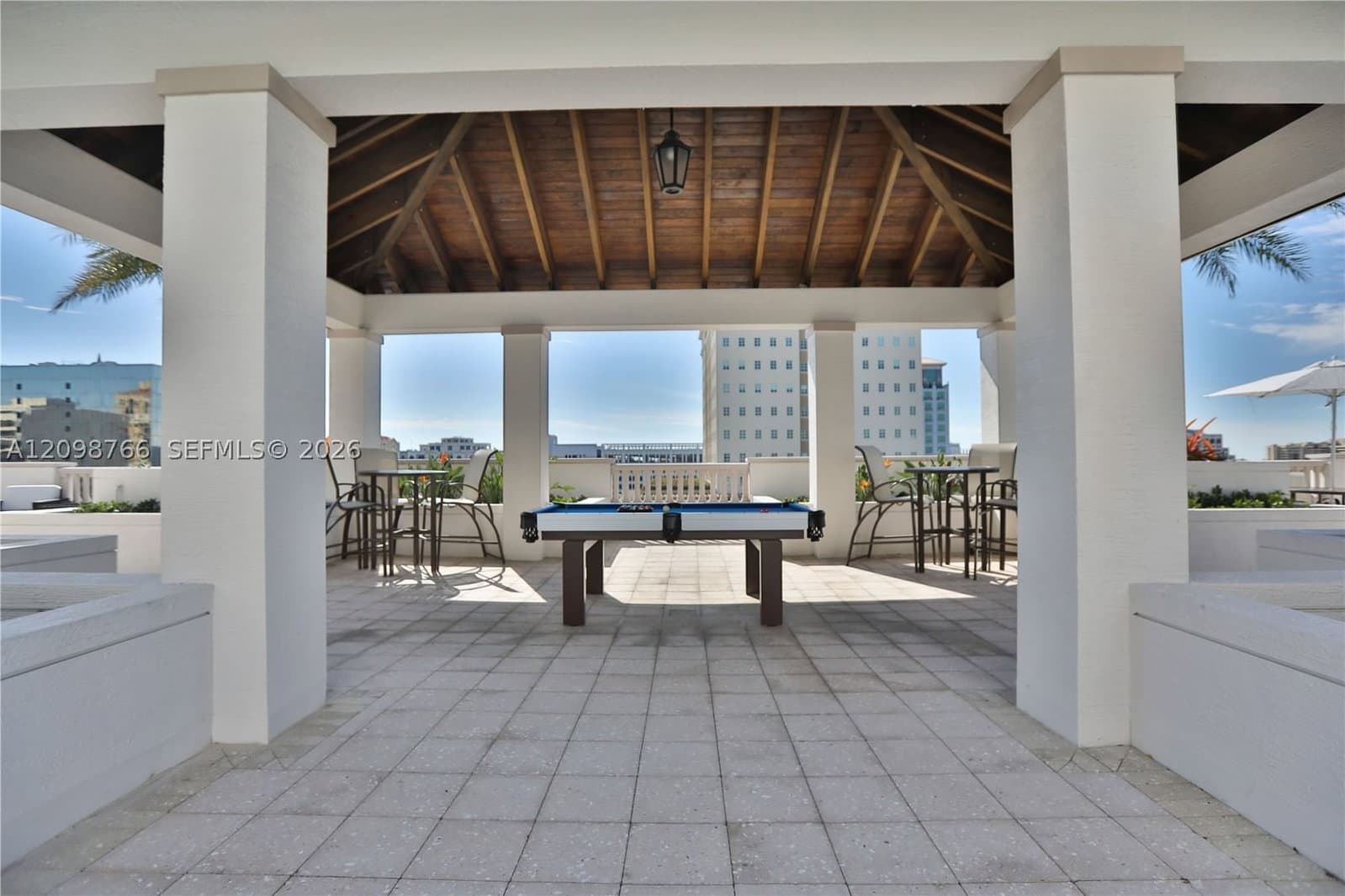 2+1 Daire — 2000 Salzedo Street #420, Coral Gables, FL 33134
