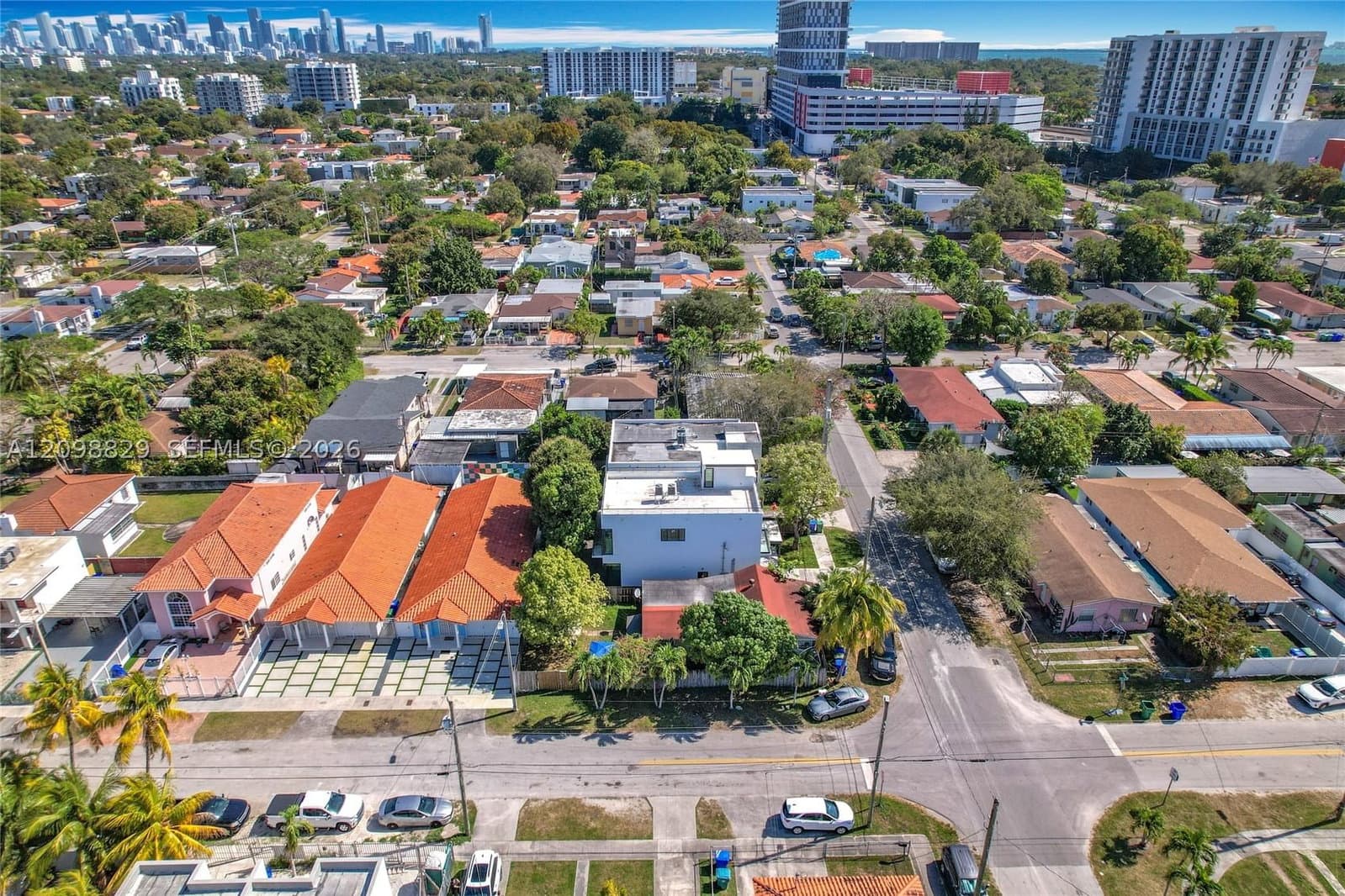 3+1 Müstakil ev — 3069 27th Ter #n/a, Miami, FL 33133