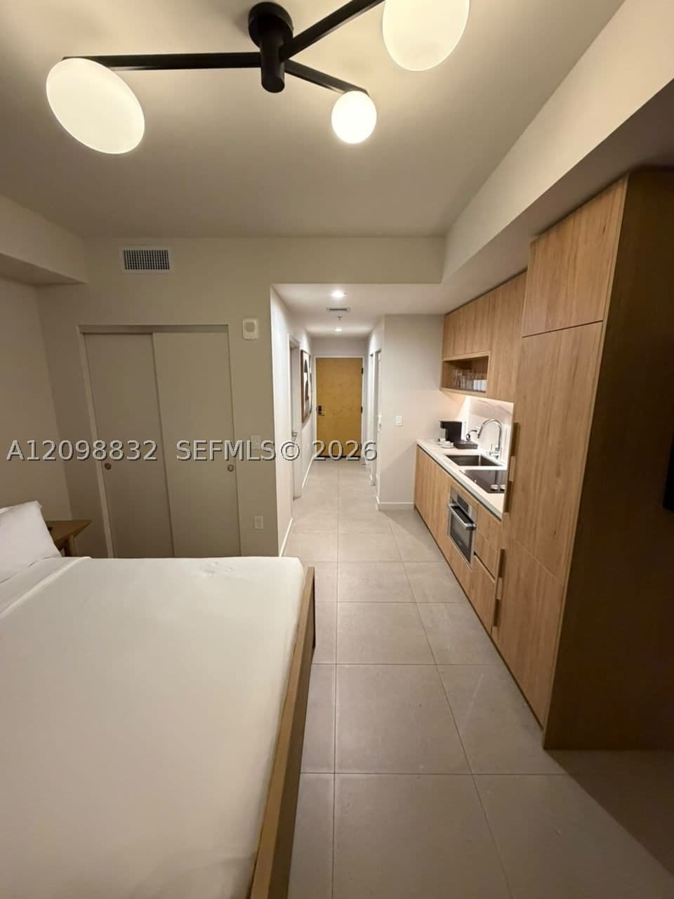 Condo — 11 6th St #406, Miami, FL 33132
