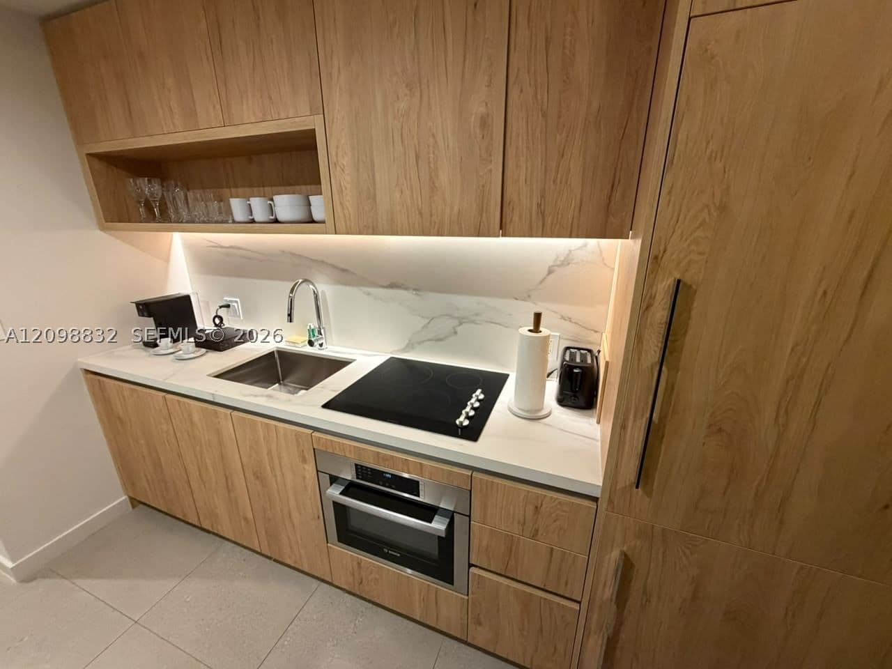 Condo — 11 6th St #406, Miami, FL 33132