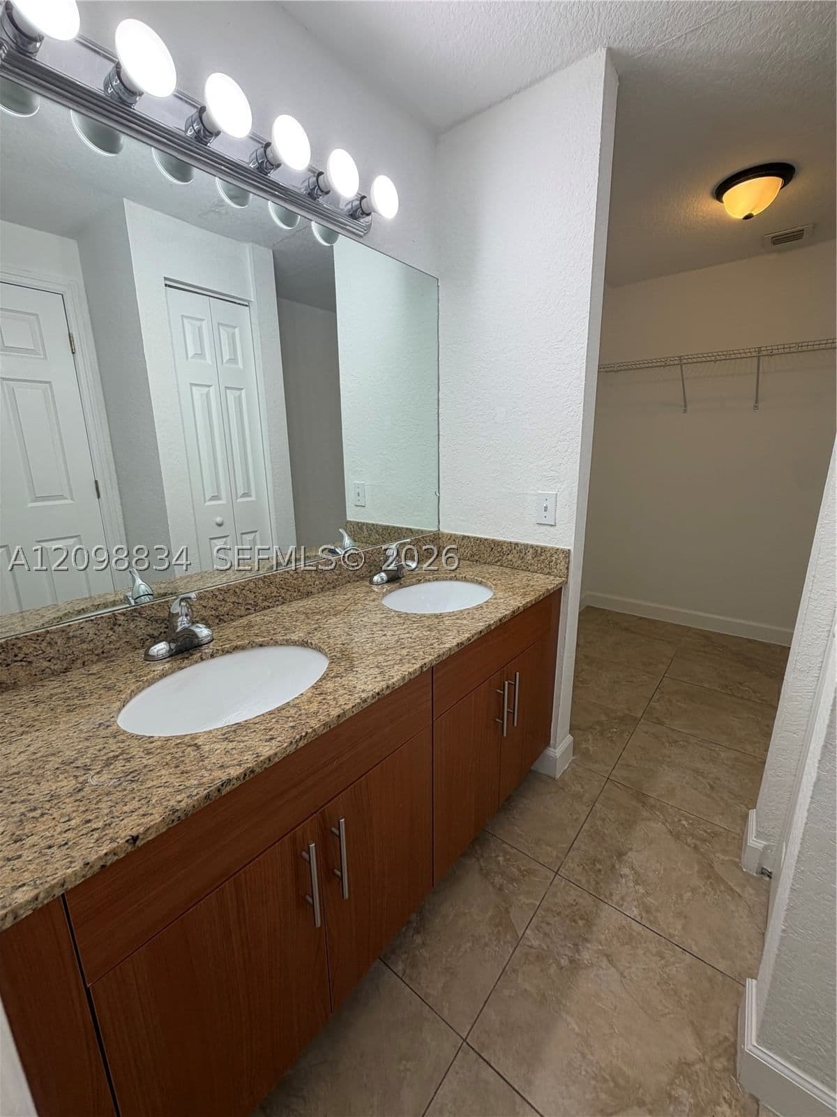 3+1 Daire — 11 Antilla Ave #B, Coral Gables, FL 33134