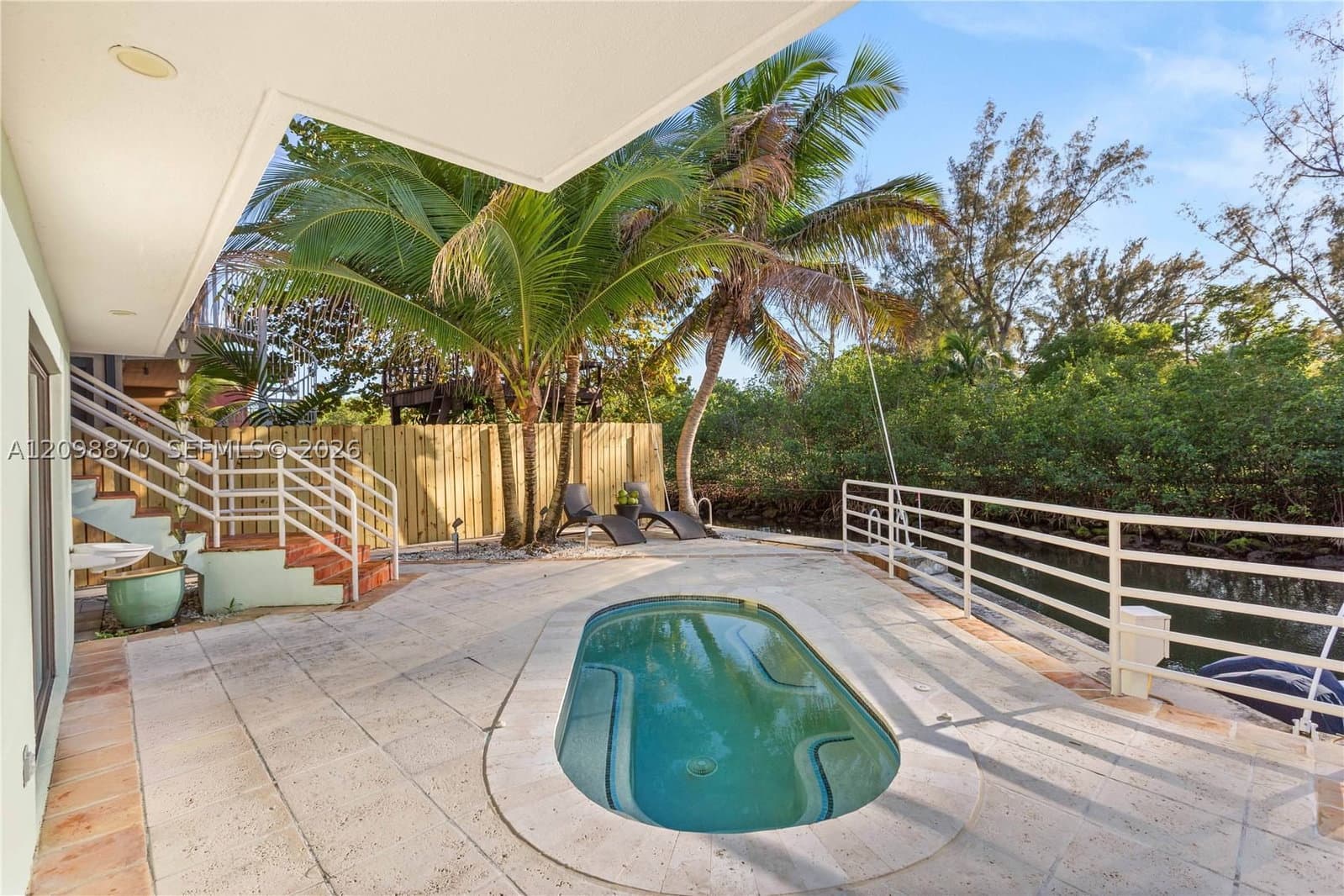 4+1 Müstakil ev — 3520 Rockerman Rd, Miami, FL 33133
