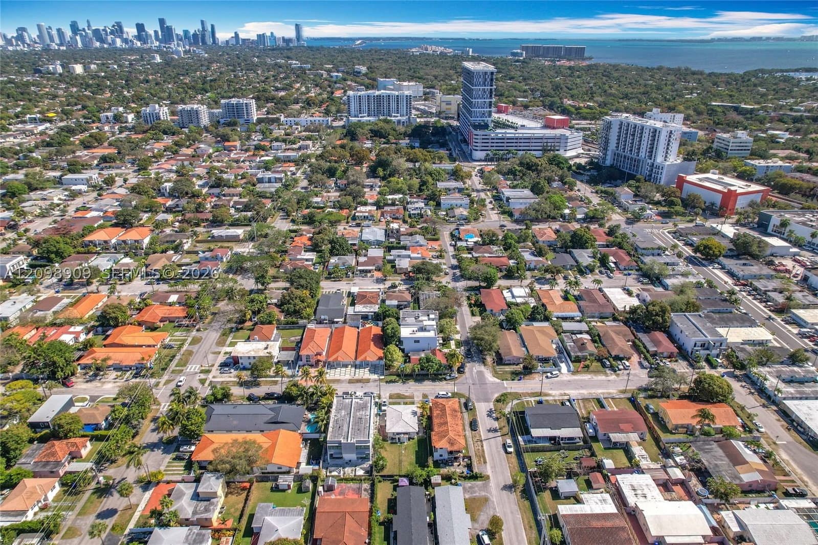 3+1 Müstakil ev — 3069 27th Ter, Miami, FL 33133