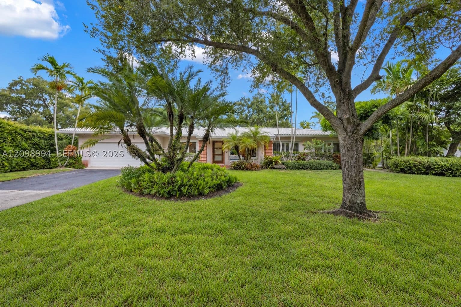 3+1 Müstakil ev — 1245 Algardi Ave, Coral Gables, FL 33146