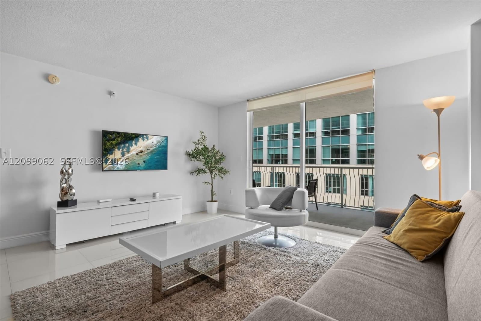 1+1 Condo — 1200 Brickell Bay Dr #3908, Miami, FL 33131
