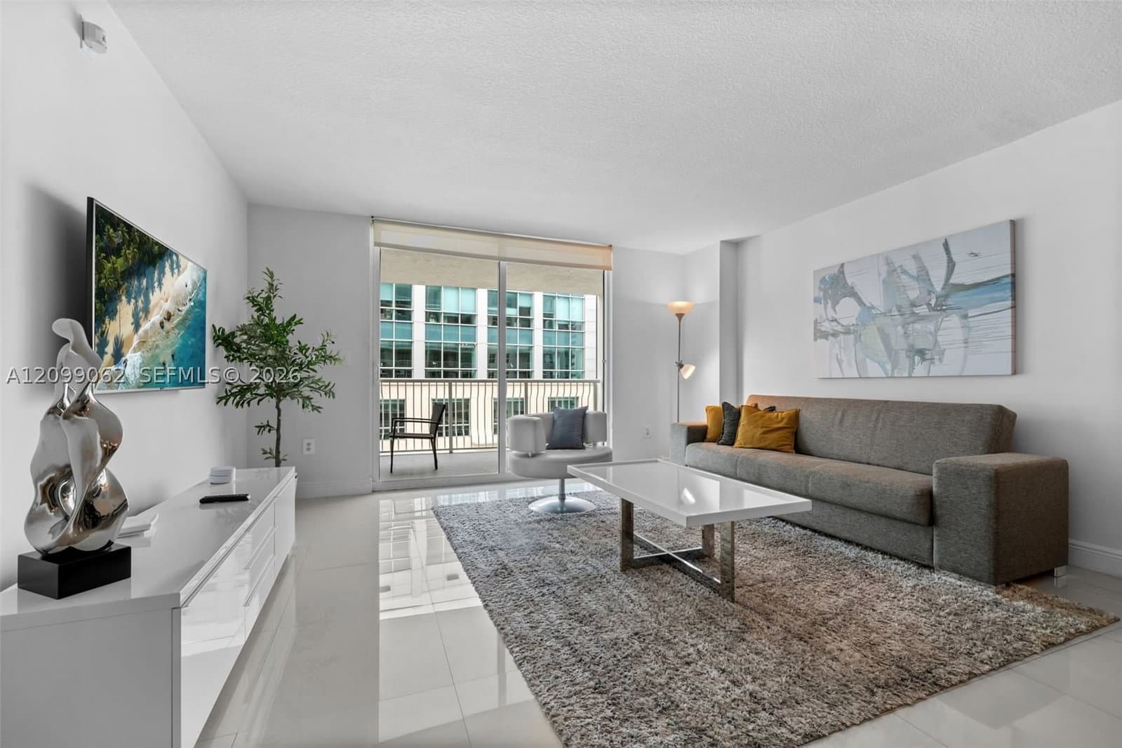 1+1 Condo — 1200 Brickell Bay Dr #3908, Miami, FL 33131
