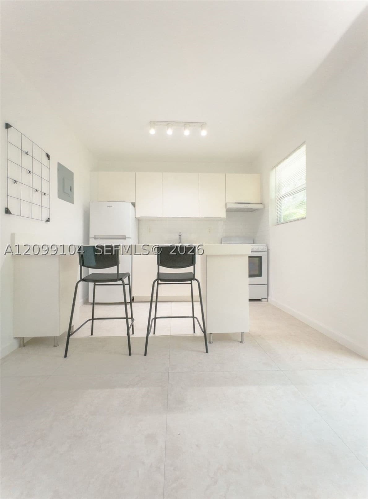 1+1 Daire — 3676 Oak Ave #1, Miami, FL 33133