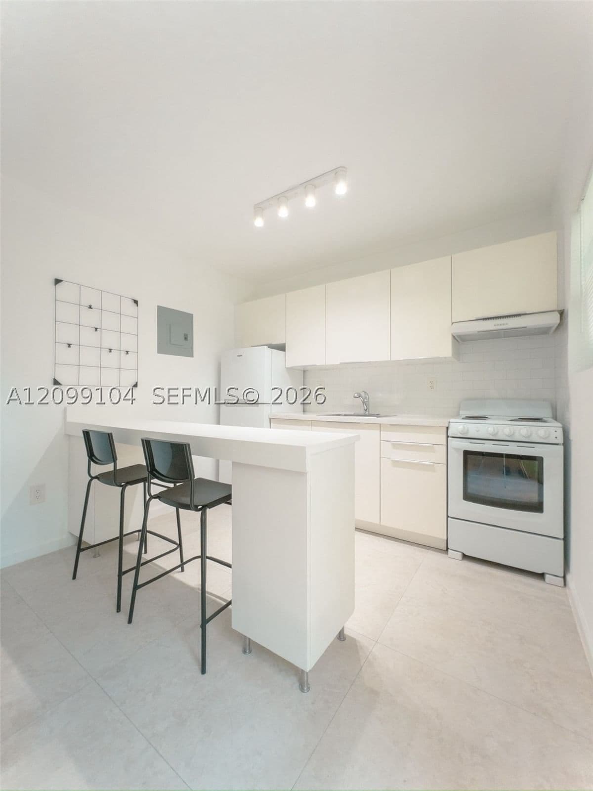1+1 Daire — 3676 Oak Ave #1, Miami, FL 33133