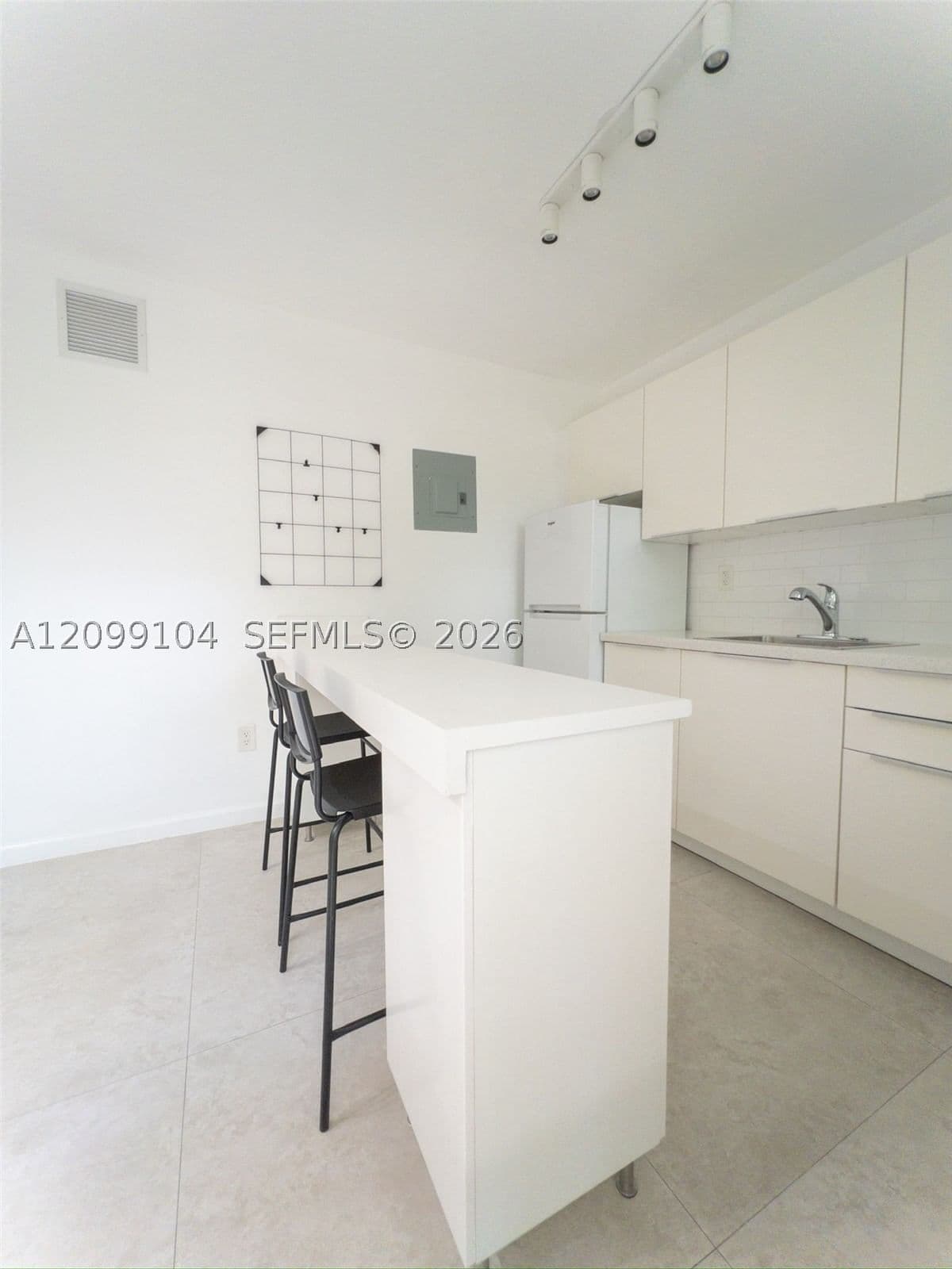 1+1 Daire — 3676 Oak Ave #1, Miami, FL 33133