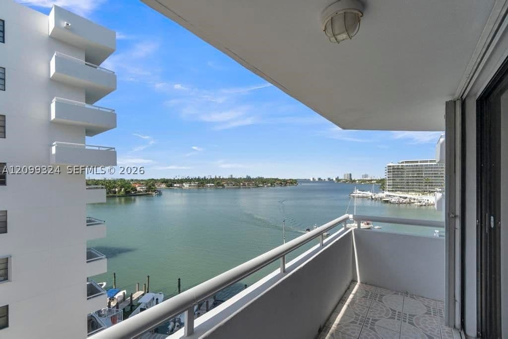 1+1 Condo — 6830 Indian Creek Dr #6D, Miami Beach, FL 33141