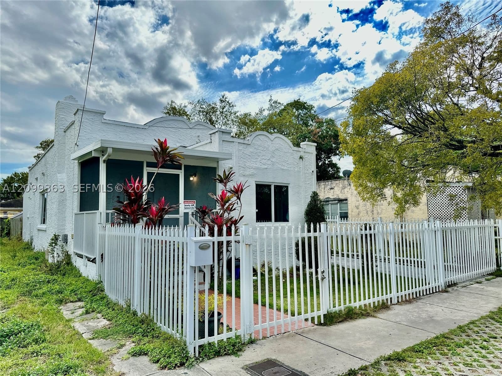 2+1 Müstakil ev — 1284 39 ST, Miami, FL 33142