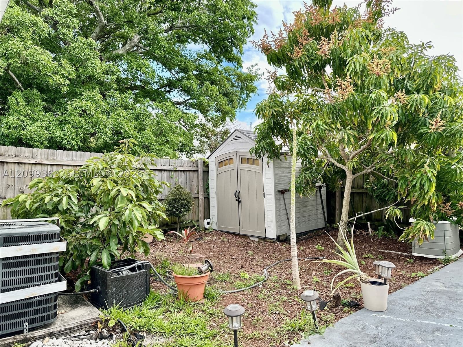 2+1 Müstakil ev — 1284 39 ST, Miami, FL 33142