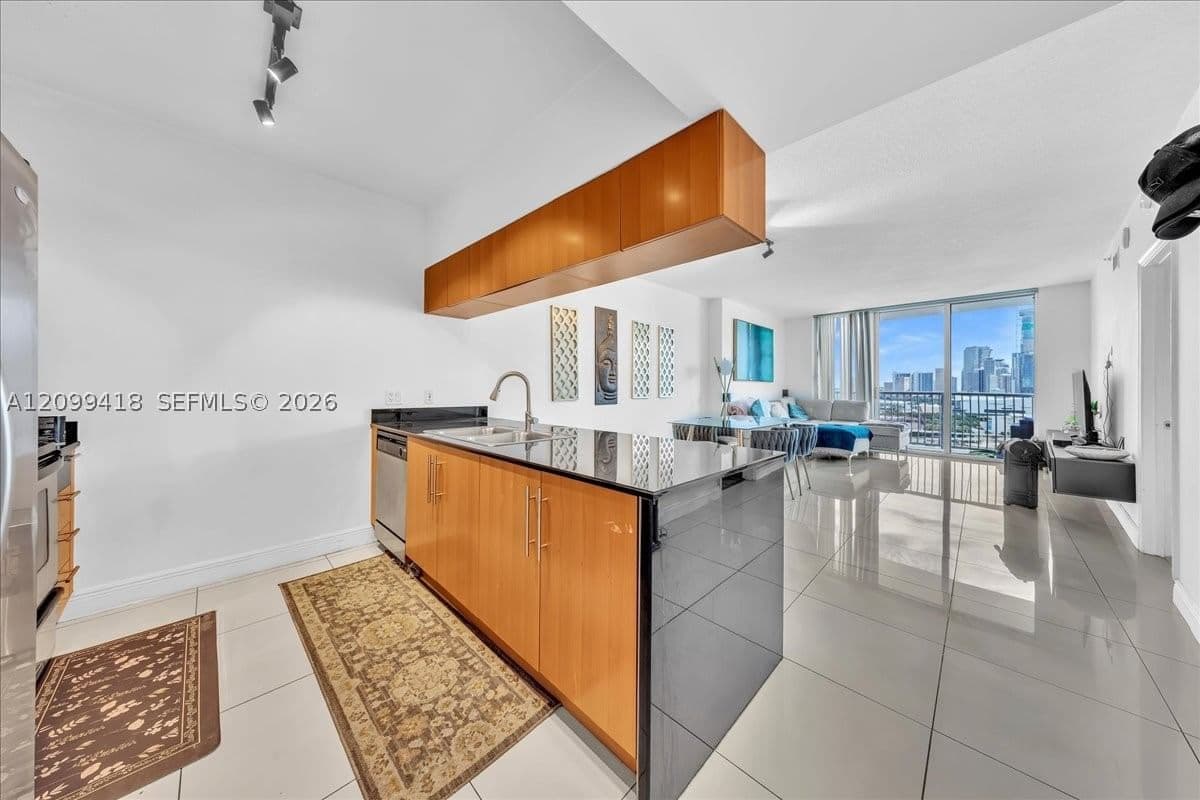 1+1 Condo — 1750 Bayshore Dr #2510, Miami, FL 33132