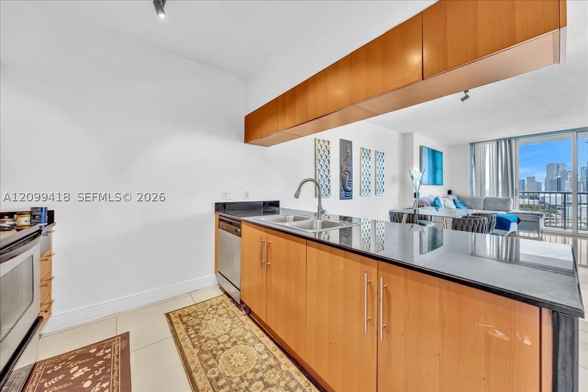 1+1 Condo — 1750 Bayshore Dr #2510, Miami, FL 33132