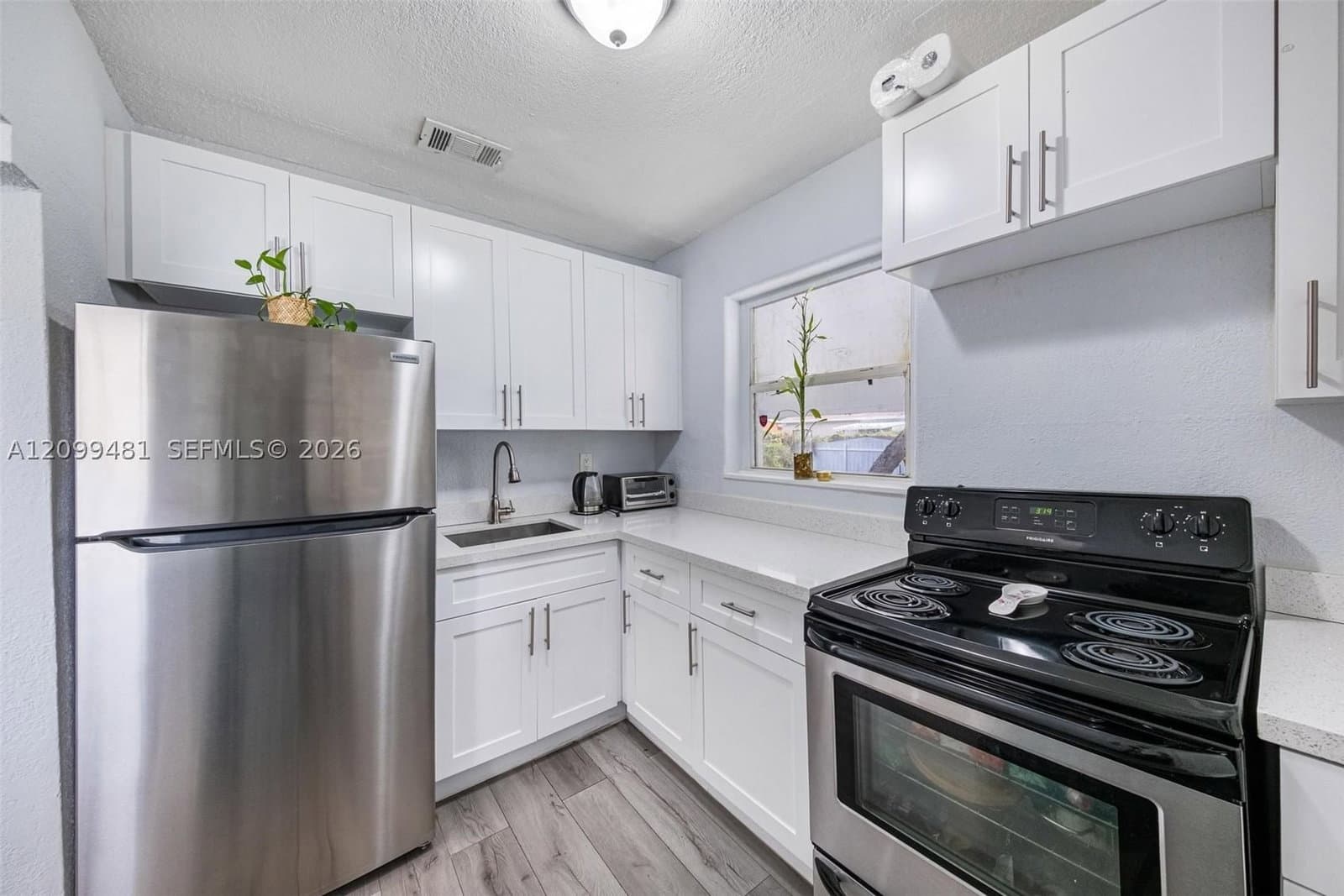 3+1 Müstakil ev — 1244 45th St, Miami, FL 33142