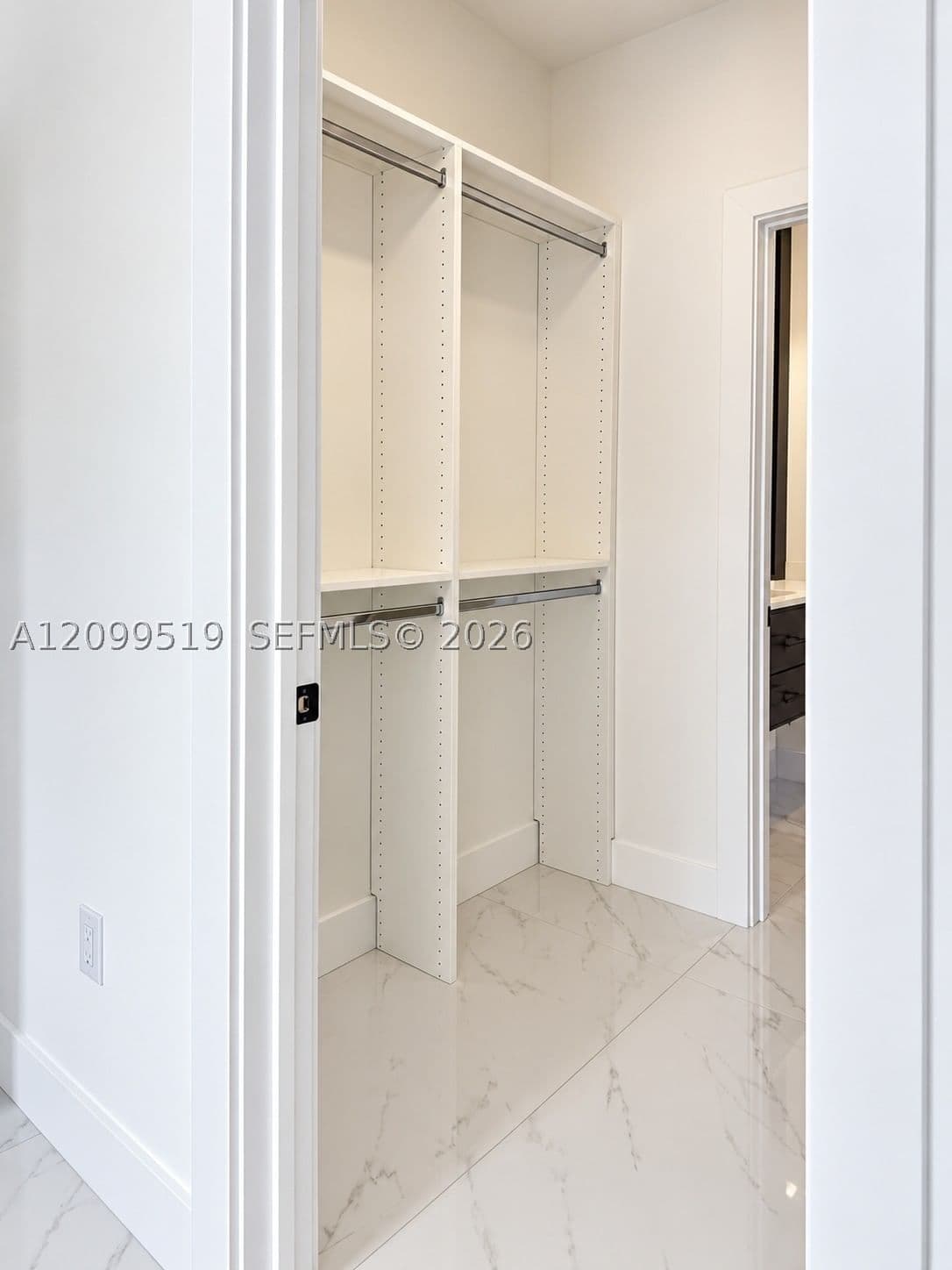 4+1 Müstakil ev — 1552 51st Ter, Miami, FL 33142