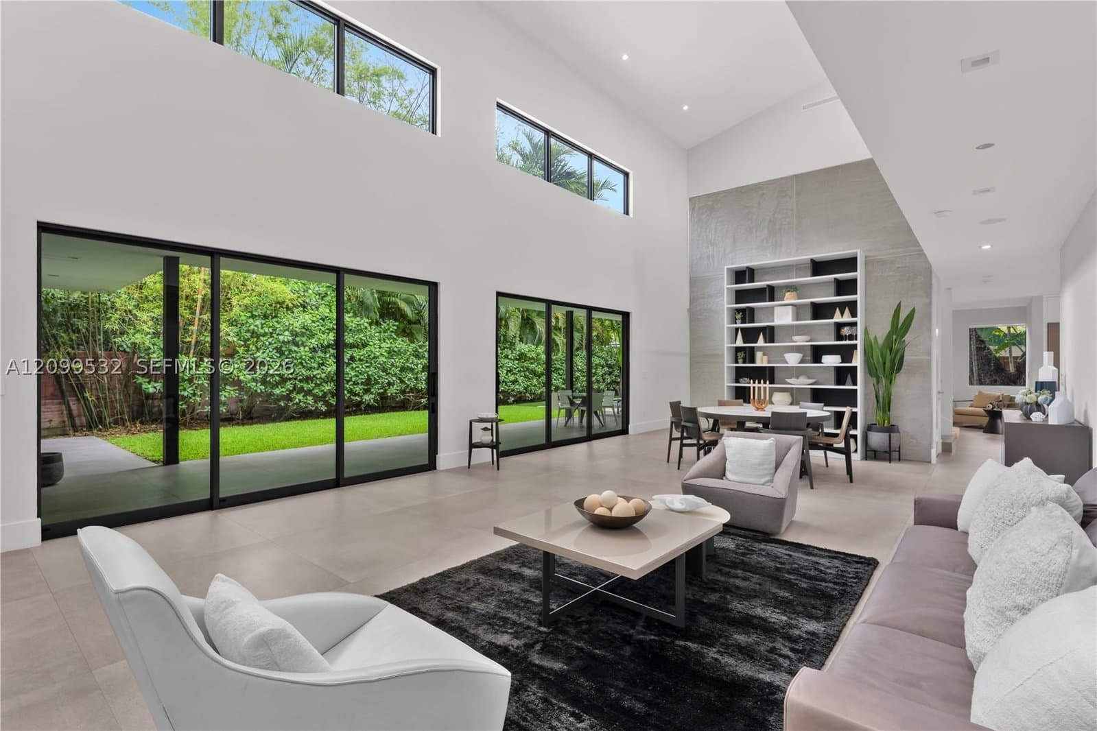 6+1 Müstakil ev — 10 Samana Dr, Miami, FL 33133