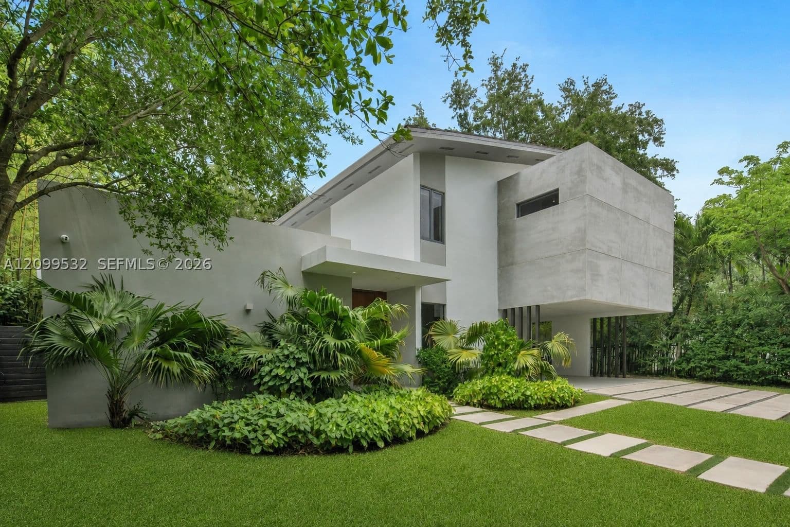 6+1 Müstakil ev — 10 Samana Dr, Miami, FL 33133