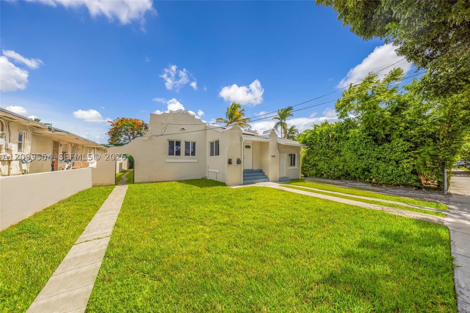 Mülk — 2420 34th St, Miami, FL 33142