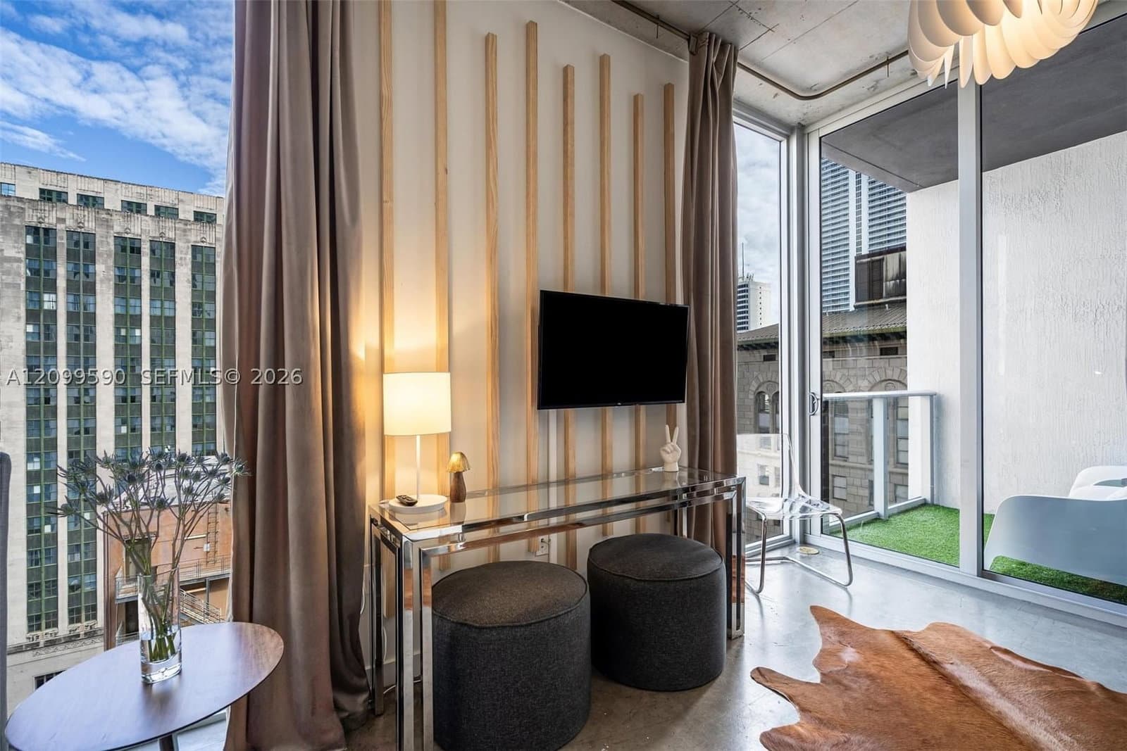 1+1 Condo — 151 1st St #1404, Miami, FL 33131