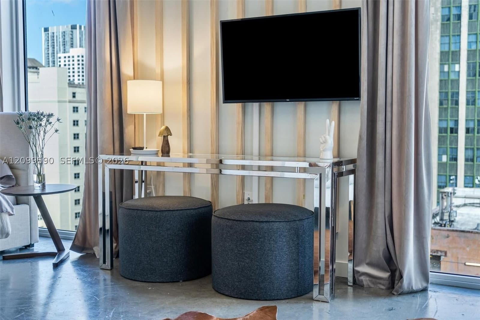 1+1 Condo — 151 1st St #1404, Miami, FL 33131